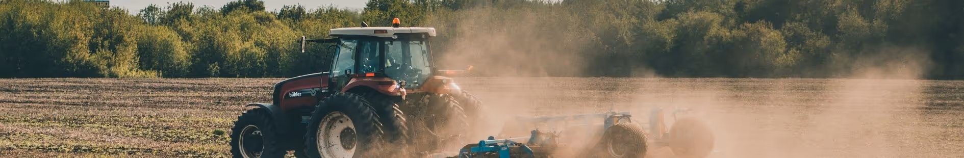 Guide pour une batterie de tracteur agricole