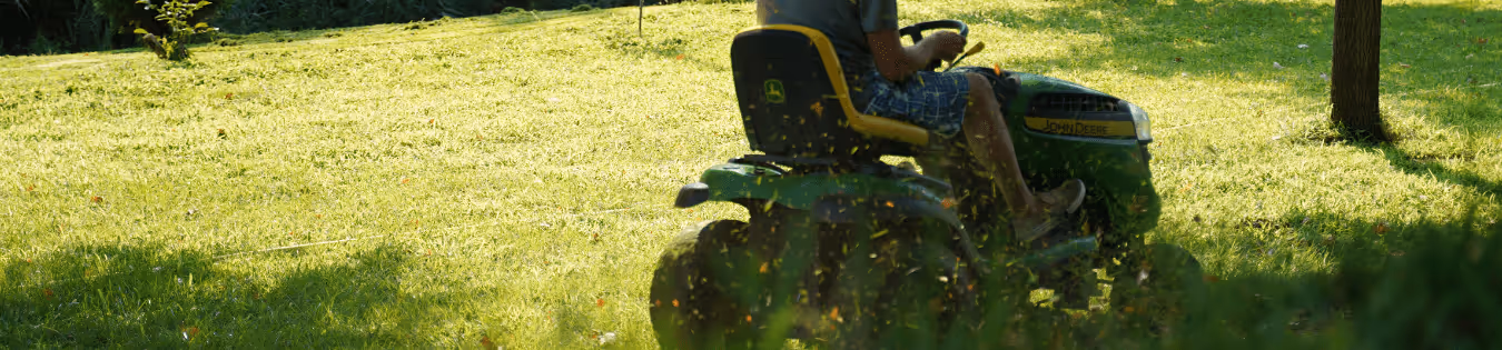 Que choisir entre un embrayage hydrostatique et un embrayage à câble pour un tracteur tondeuse ?