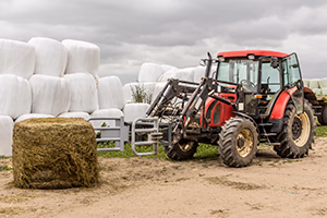 Quelle matériel agricole de levage pour déplacer vos ballots de paille et fumier ?