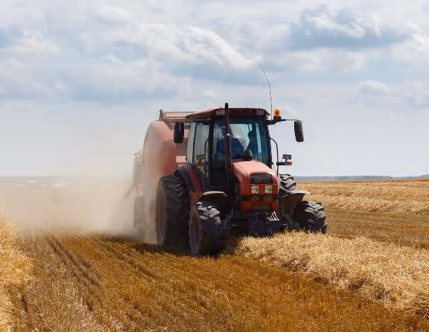 Limiter les pertes et les temps d'arrêt : l'importance du remplacement préventif des pièces de presse à balles agricole