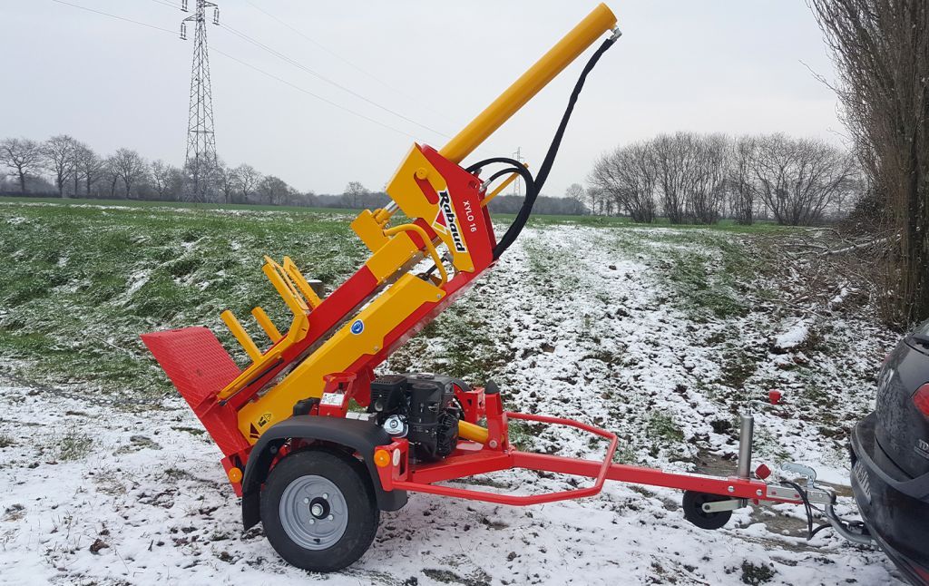 Fendeuse à bois Woods 27 tonnes avec moteur Kohler