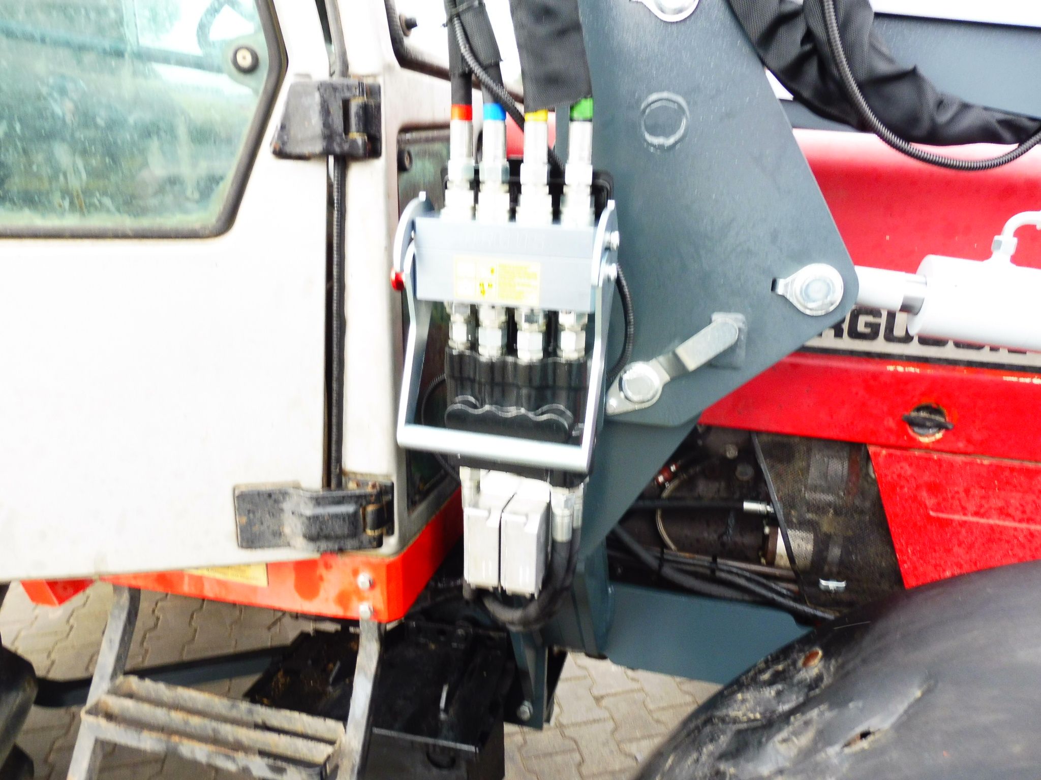 Chargeur frontal pour micro tracteur Sonarol LCSNR15 avec couplage