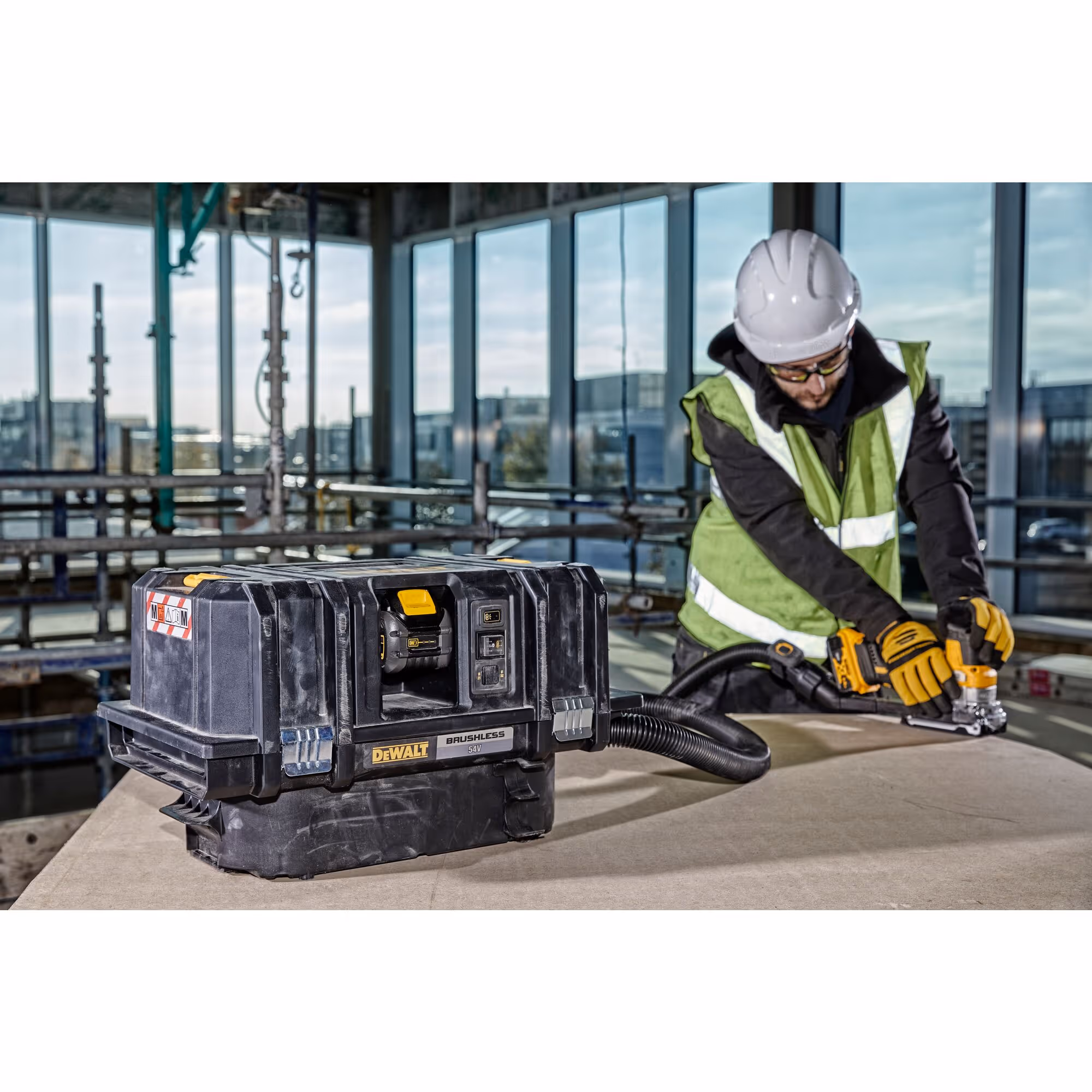 Aspirateur TSTAK XR FLEXVOLT 54V 2Ah Li-Ion Brushless eau et poussières - Classe M