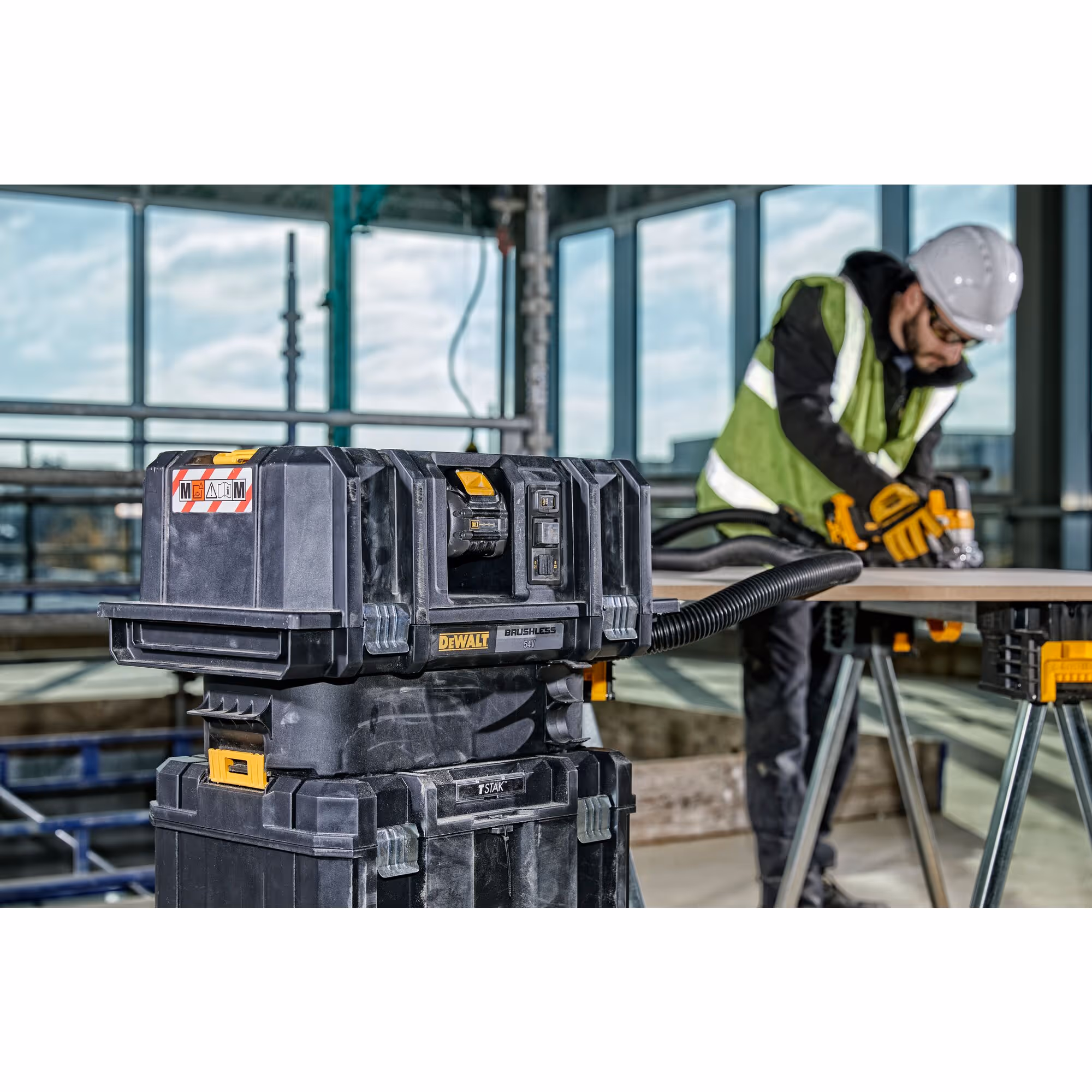 Aspirateur TSTAK XR FLEXVOLT 54V 2Ah Li-Ion Brushless eau et poussières - Classe M