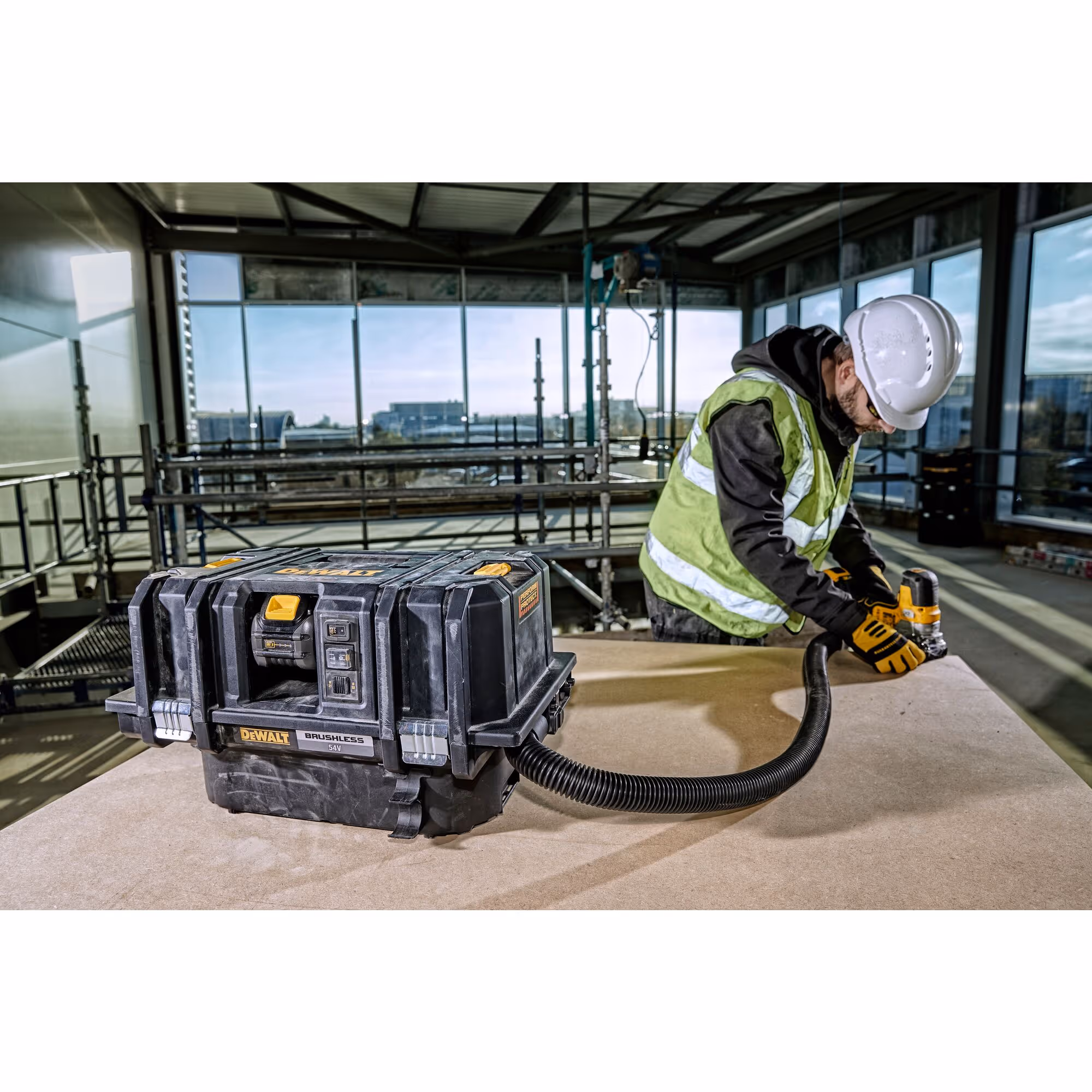 Aspirateur TSTAK XR FLEXVOLT 54V 2Ah Li-Ion Brushless eau et poussières - Classe M