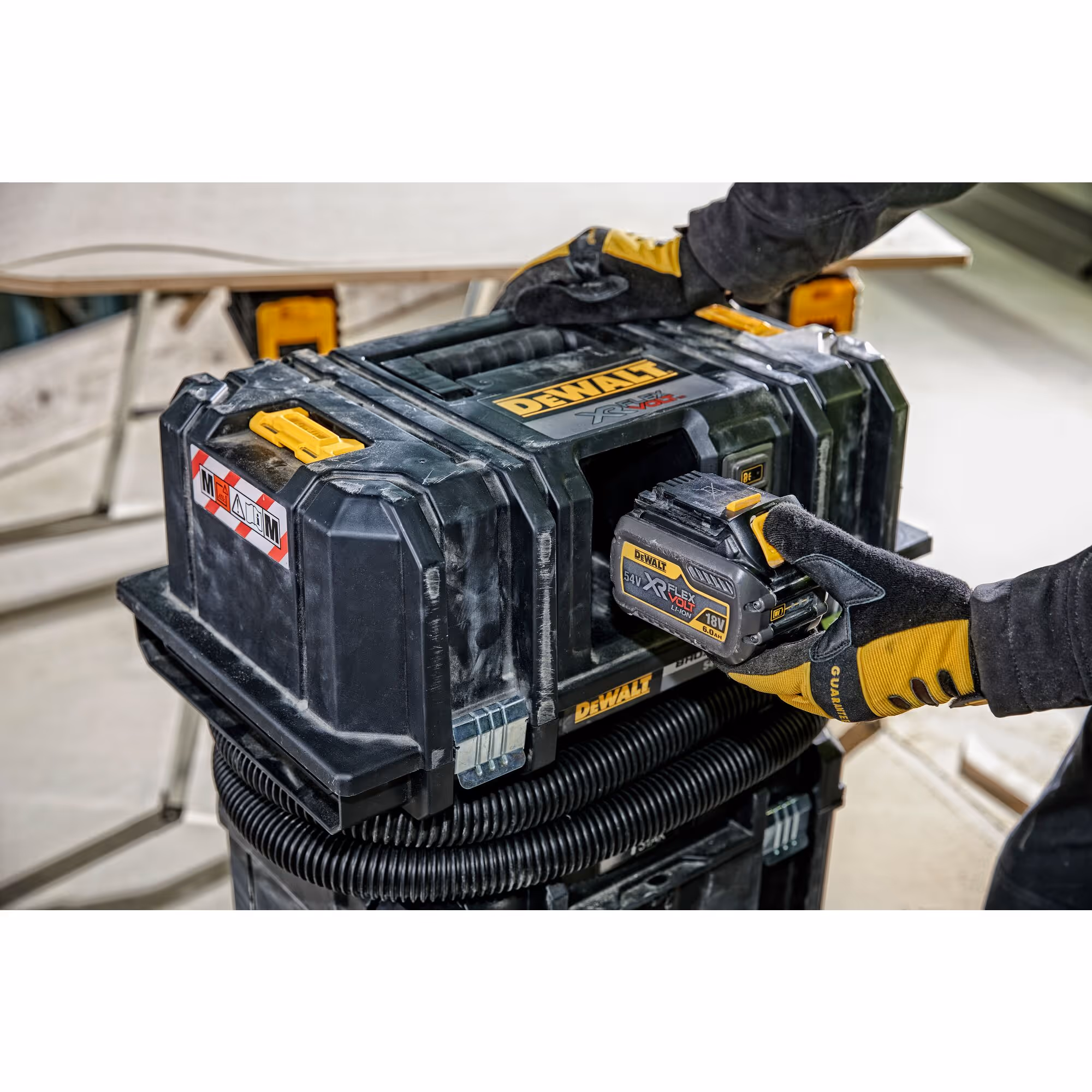 Aspirateur TSTAK XR FLEXVOLT 54V 2Ah Li-Ion Brushless eau et poussières - Classe M