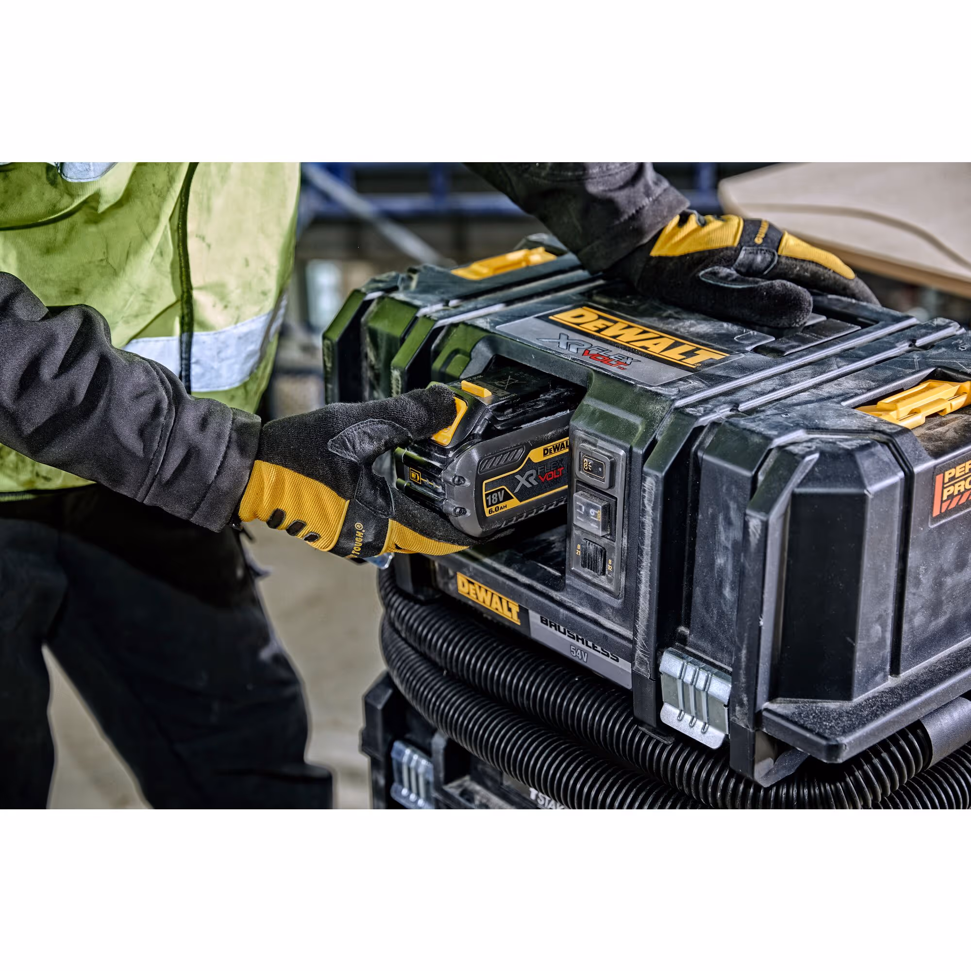 Aspirateur TSTAK XR FLEXVOLT 54V 2Ah Li-Ion Brushless eau et poussières - Classe M