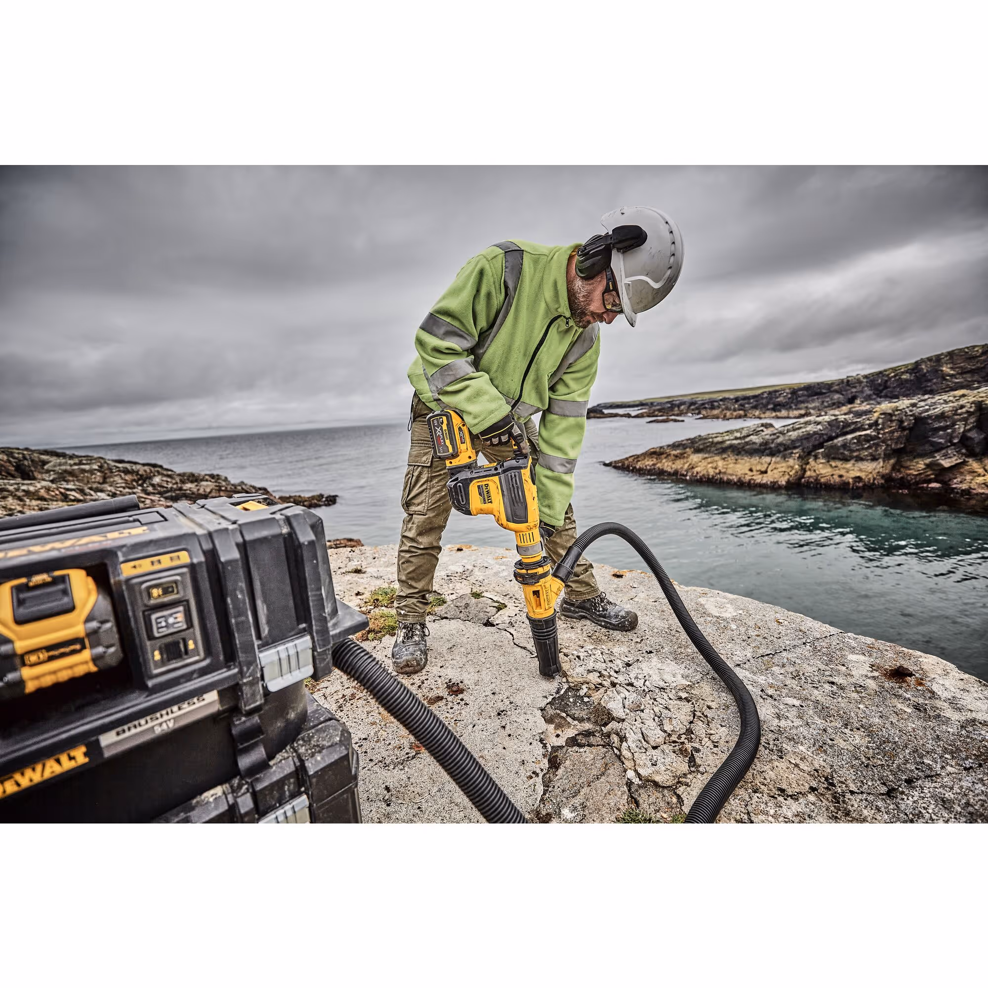 Aspirateur TSTAK XR FLEXVOLT 54V 2Ah Li-Ion Brushless eau et poussières - Classe M