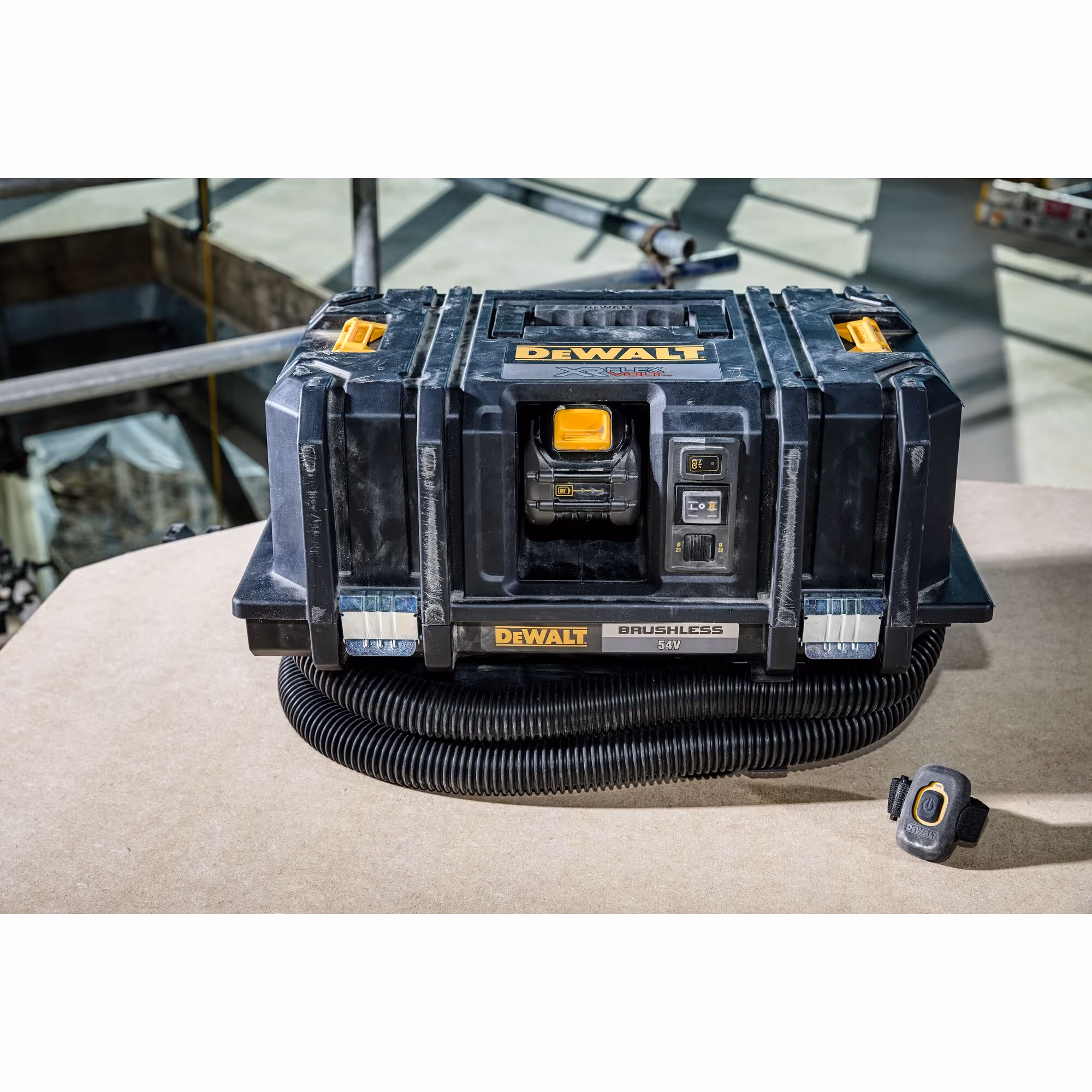 Aspirateur TSTAK XR FLEXVOLT 54V 2Ah Li-Ion Brushless eau et poussières - Classe M