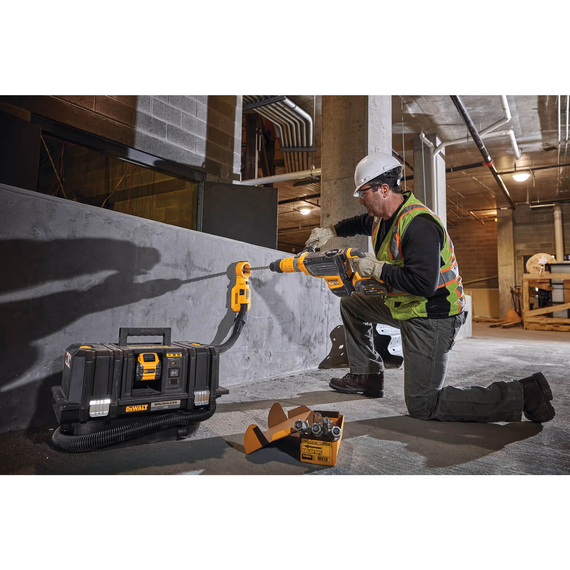 Aspirateur TSTAK XR FLEXVOLT 54V 2Ah Li-Ion Brushless eau et poussières - Classe M