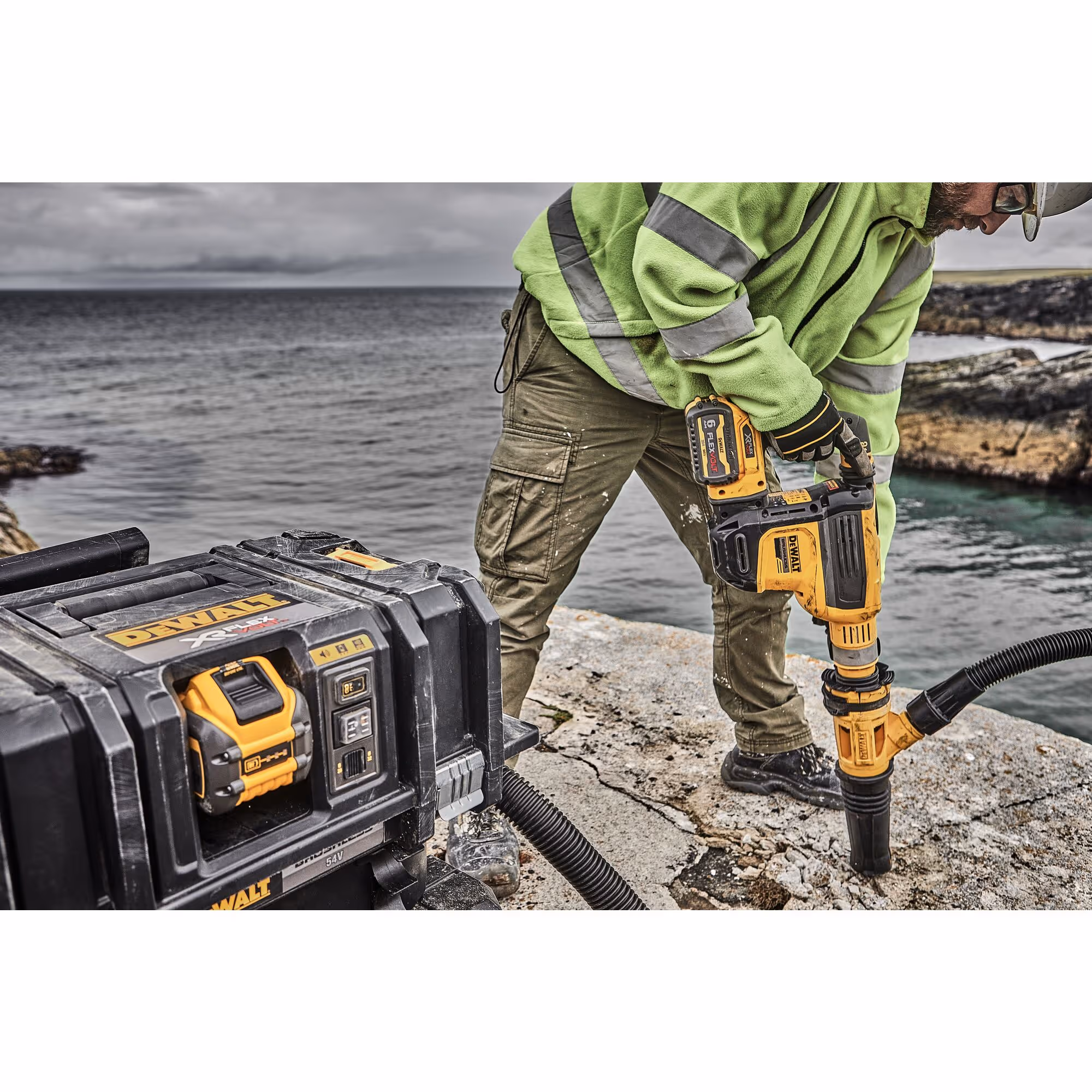 Aspirateur TSTAK XR FLEXVOLT 54V 2Ah Li-Ion Brushless eau et poussières - Classe M