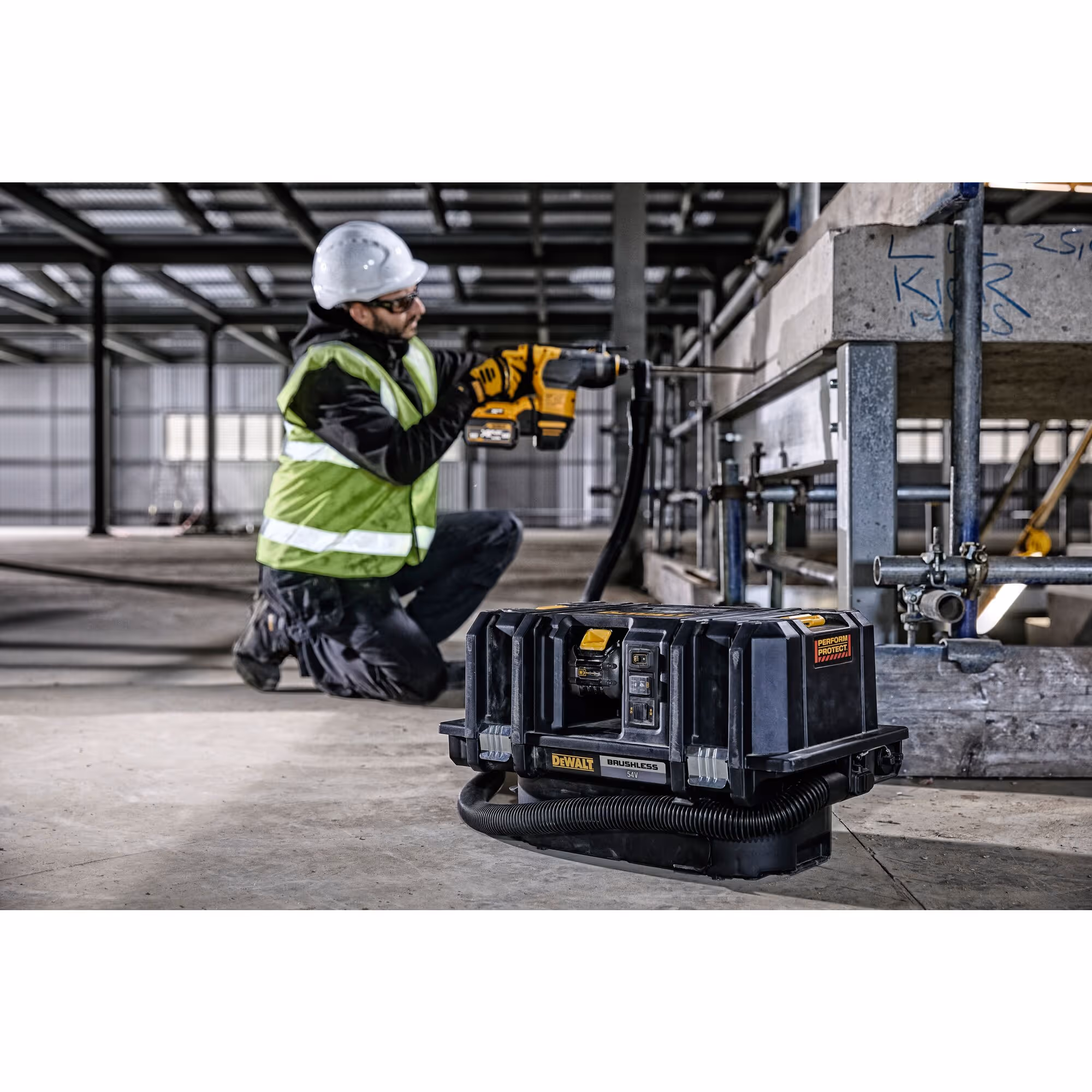 Aspirateur TSTAK XR FLEXVOLT 54V 2Ah Li-Ion Brushless eau et poussières - Classe M