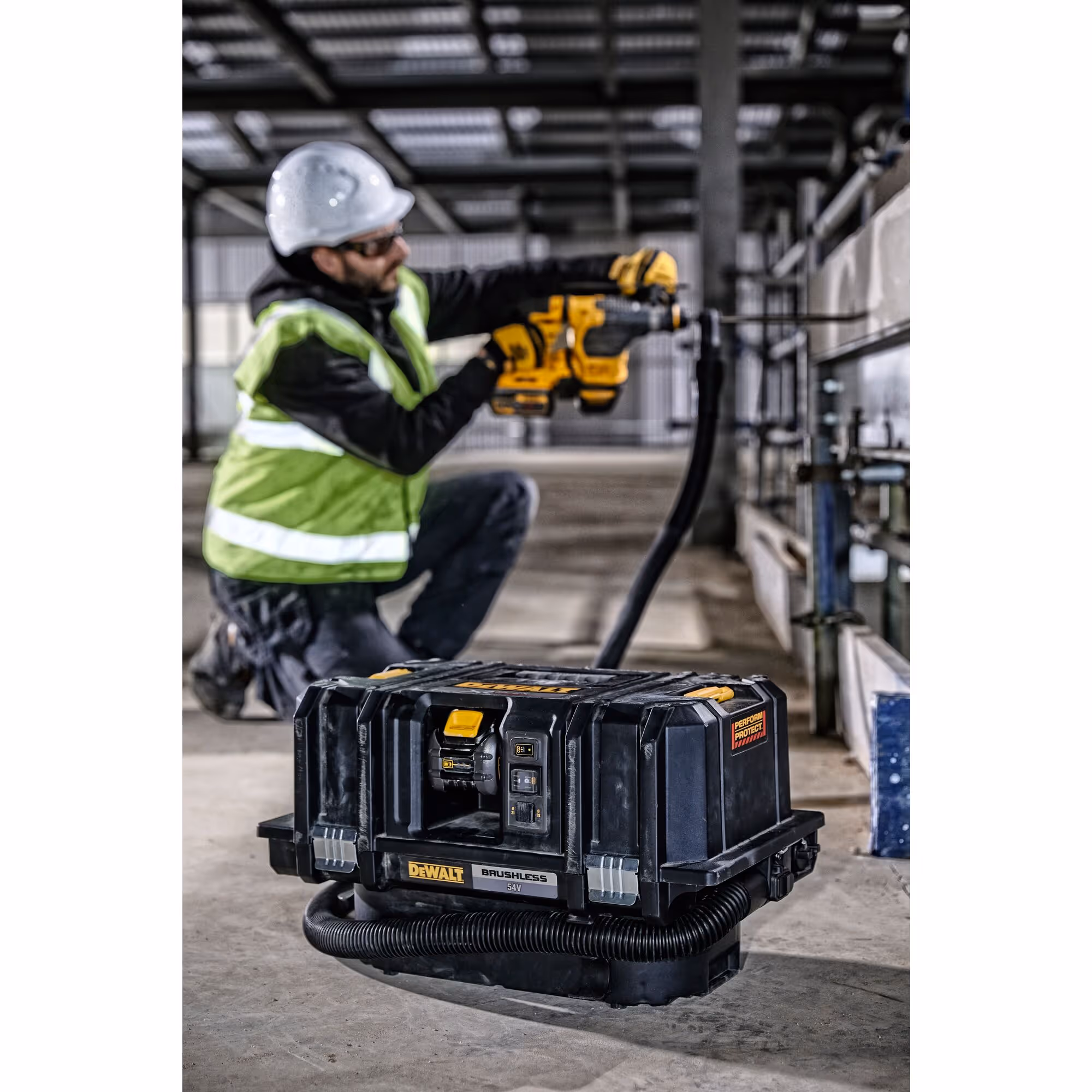 Aspirateur TSTAK XR FLEXVOLT 54V 2Ah Li-Ion Brushless eau et poussières - Classe M