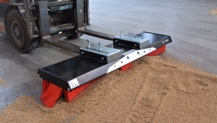 Balai pousseur Actisweep V7 2400 attache fourche à palette