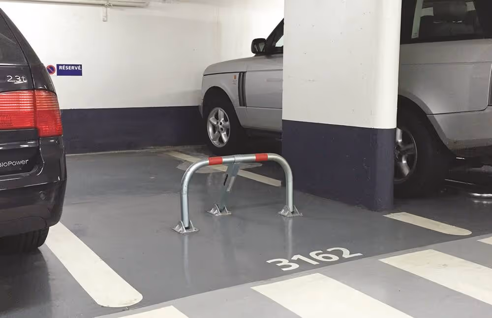 BARRIERE DE PARKING TUBE ACIER AVEC CYLINDRE