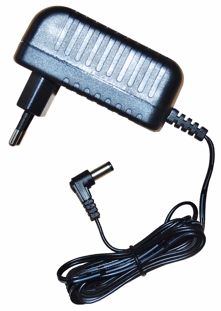 Batterie 12V 15Ah, régulateur et bloc d'alimentation Ako 441215