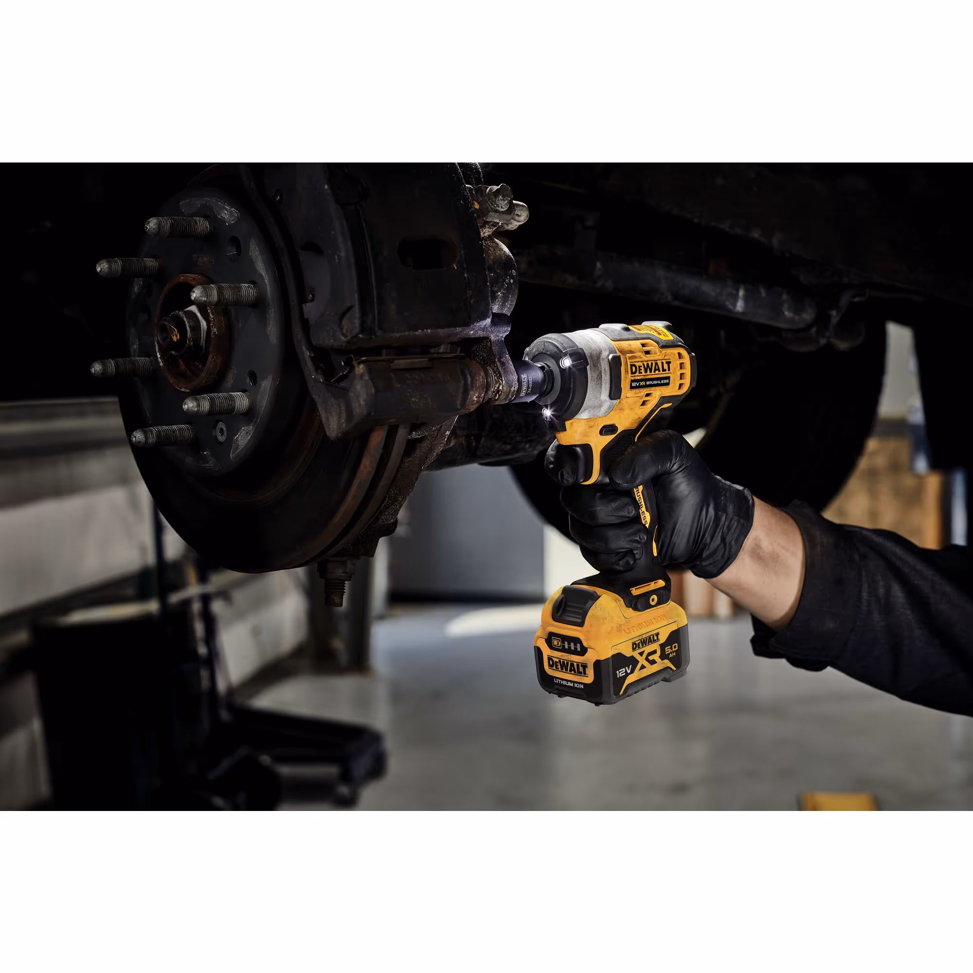 Boulonneuse 1/2" XR 12V 5Ah Li-Ion Brushless - Performances Exceptionnelles avec 339 Nm de Couple - Pack Complet avec Batteries, Chargeur et Coffret TSTAK