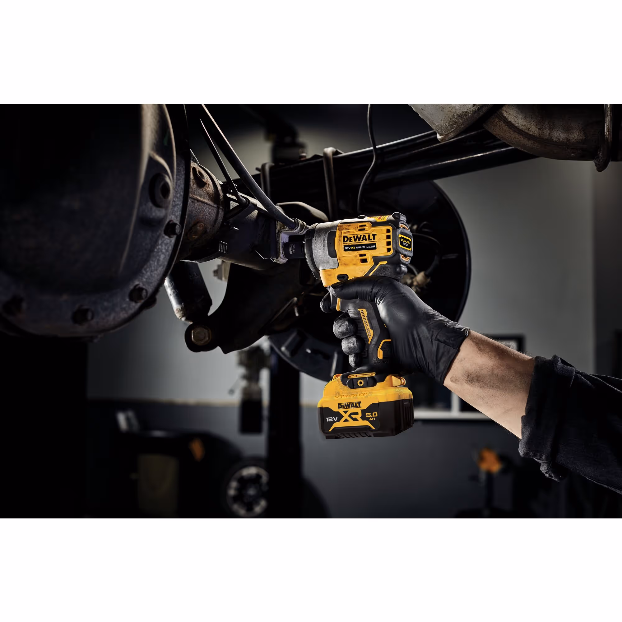 Boulonneuse 1/2" XR 12V 5Ah Li-Ion Brushless - Performances Exceptionnelles avec 339 Nm de Couple - Pack Complet avec Batteries, Chargeur et Coffret TSTAK