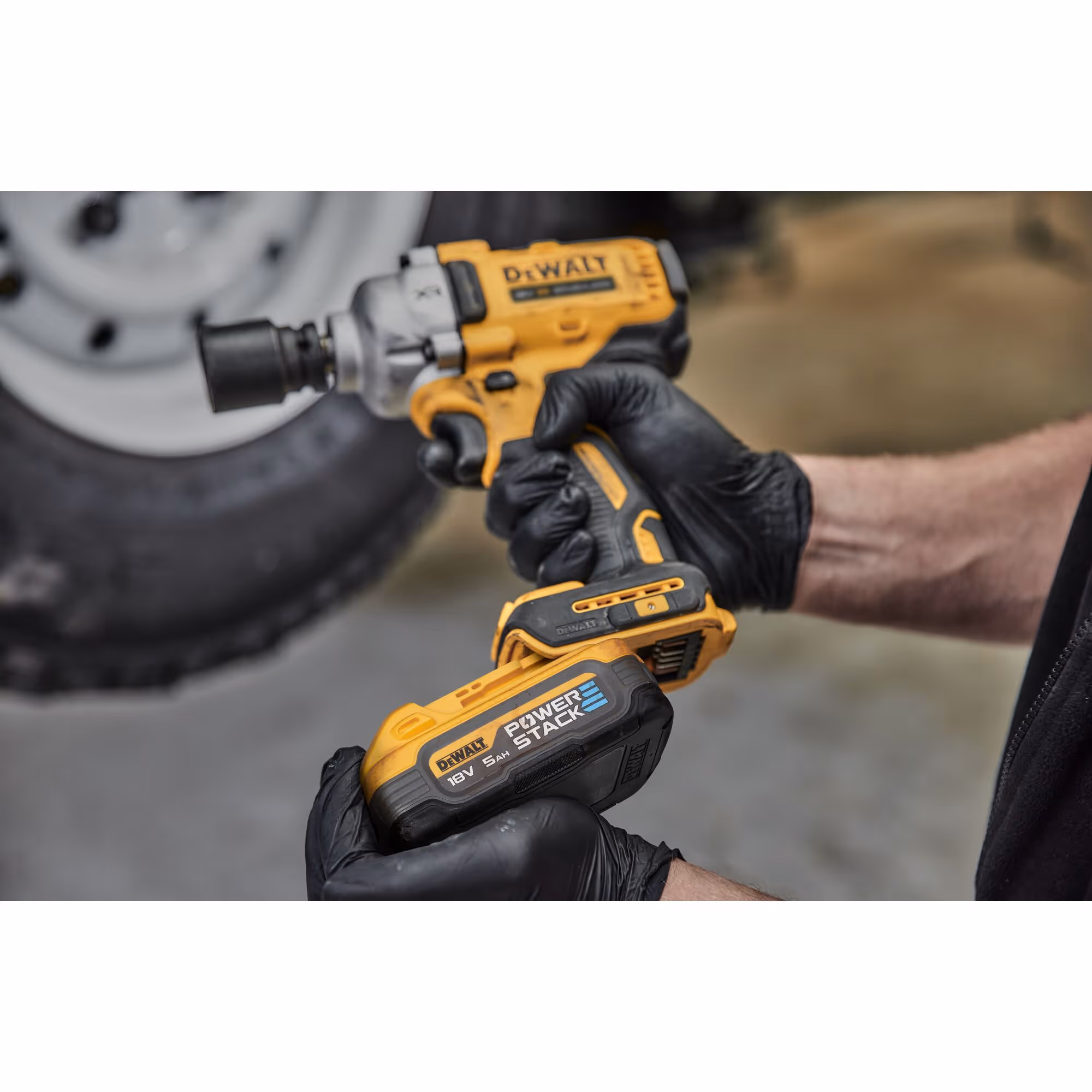 Boulonneuse à chocs 1/2'' XR 18V 5Ah Li-Ion Brushless 812 Nm - jonc de sécurité - POWERSTACK