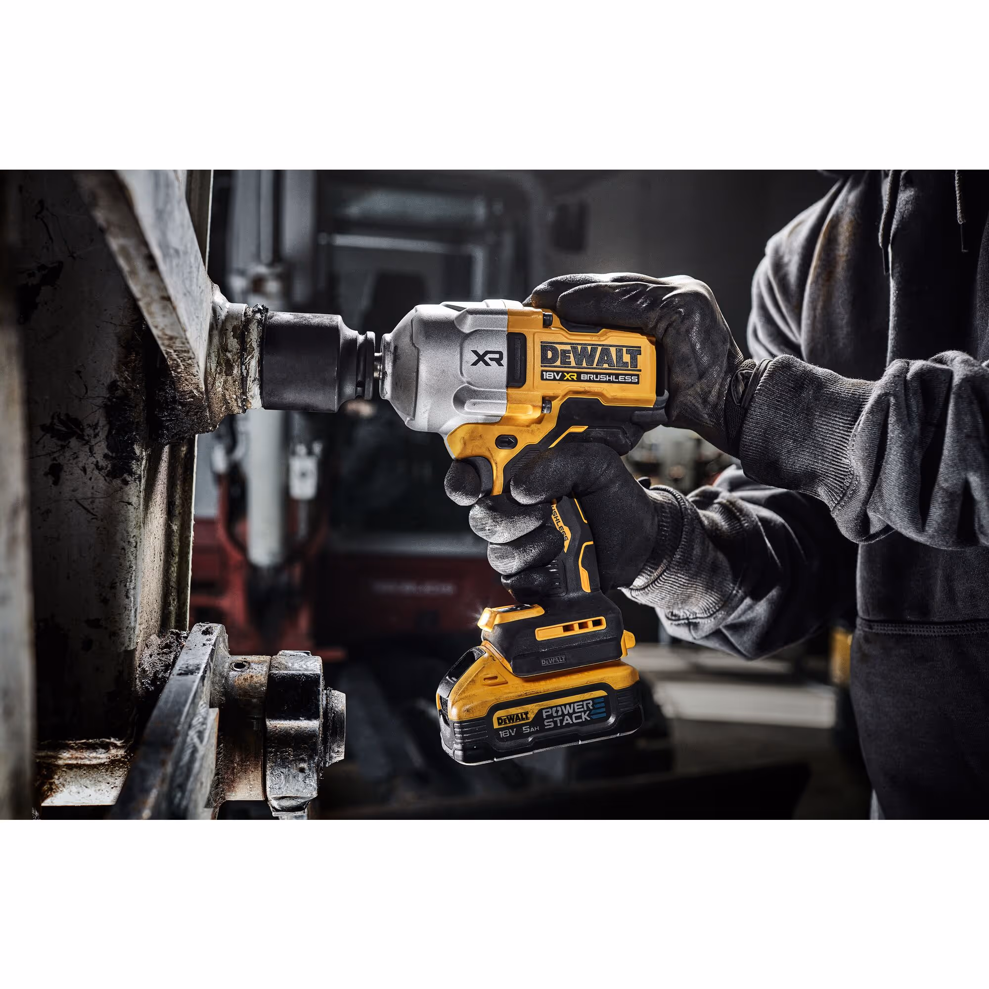 Boulonneuse à chocs ½” XR 18V 5Ah Li-Ion Brushless 1632 Nm - Jonc de sécurité - 2 batteries POWERSTACK, chargeur, coffret TSTAK - Couple de décollement max. (Nm) : 2373 / Régime à vide (tr/min) : 0-440 / 800 / 1200 / Ø de boulon max. :  M30