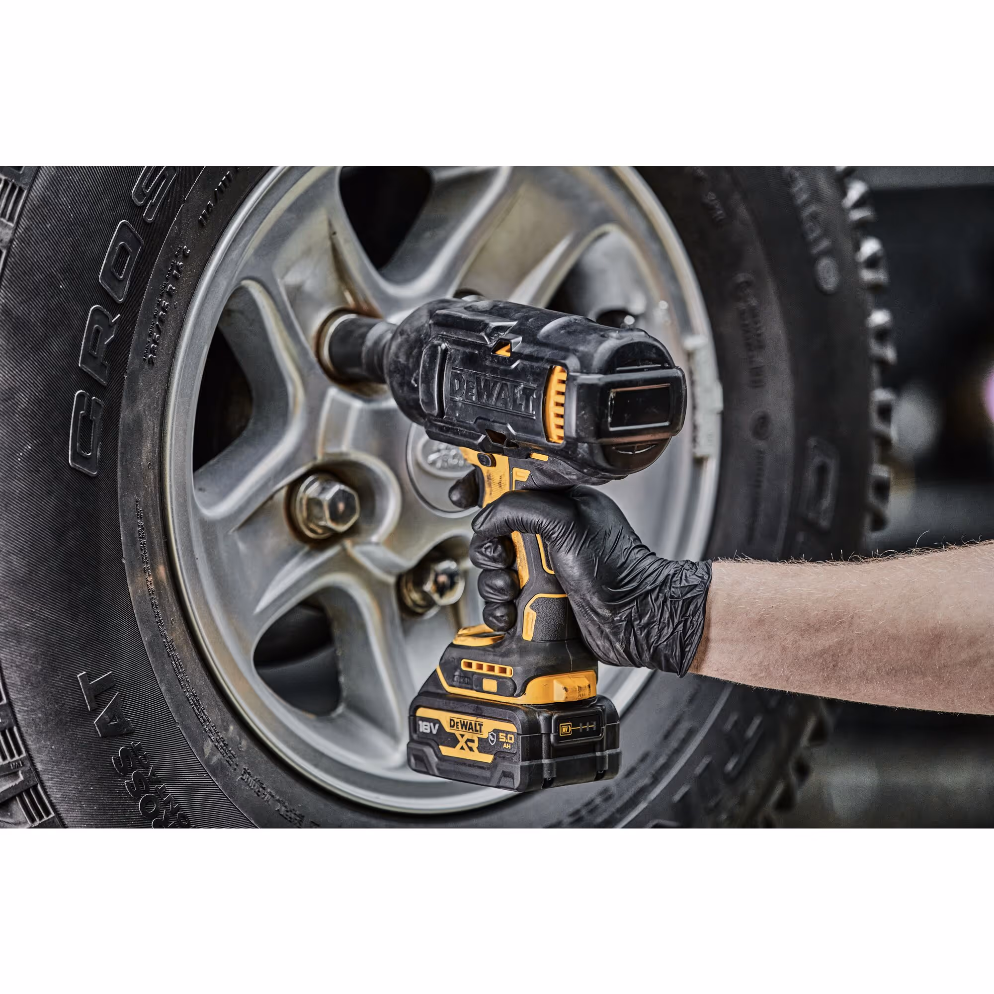 Boulonneuse avec coque ½ XR 18V 5Ah Li-Ion Brushless 1396 Nm Jonc de sécurité - Pack "GFN"