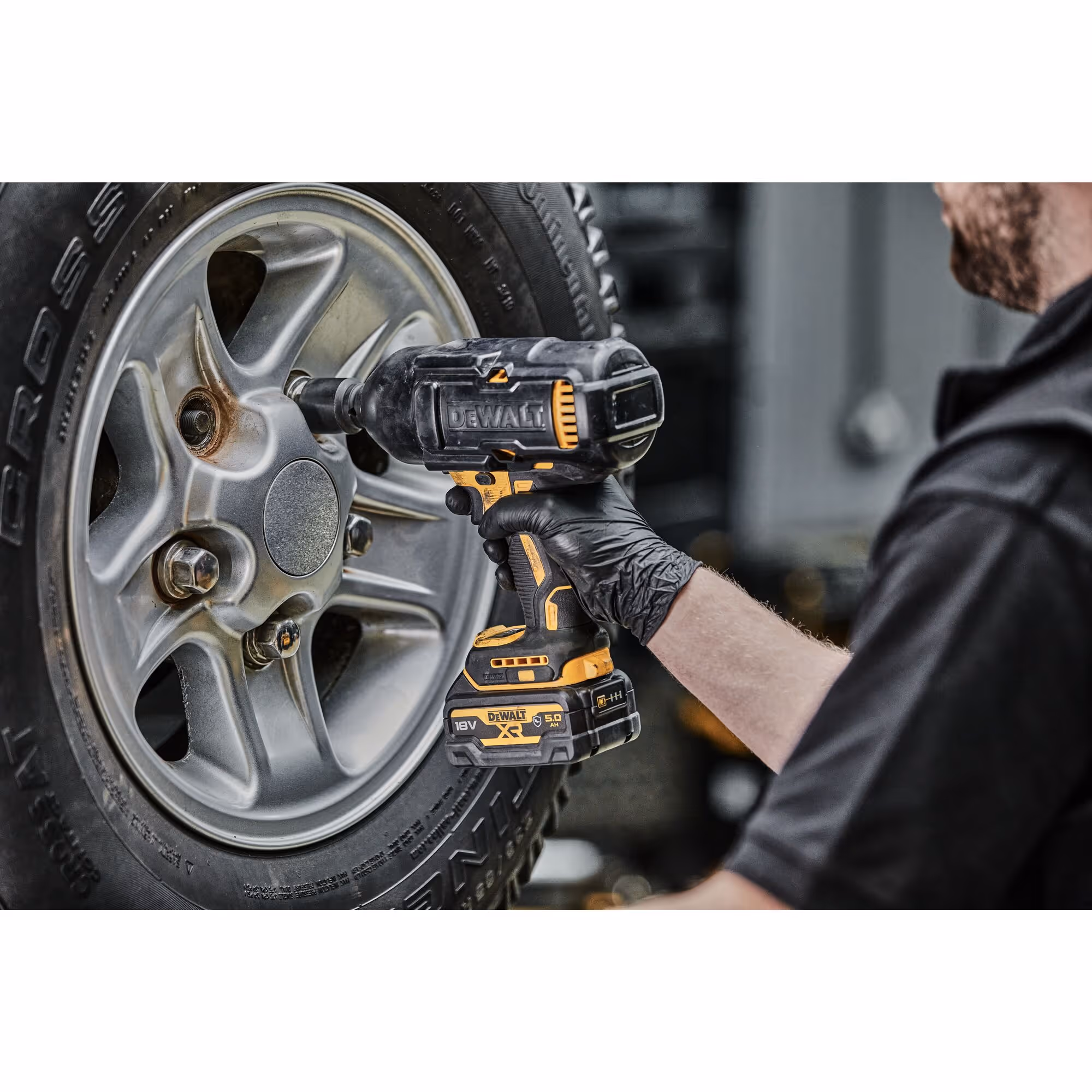 Boulonneuse avec coque ½ XR 18V 5Ah Li-Ion Brushless 1396 Nm Jonc de sécurité - Pack "GFN"