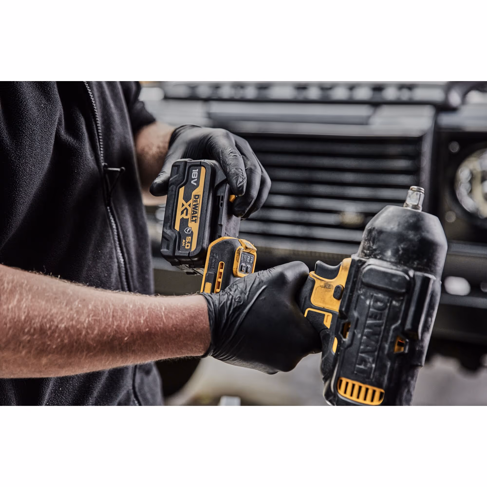 Boulonneuse avec coque ½ XR 18V 5Ah Li-Ion Brushless 1396 Nm Jonc de sécurité - Pack "GFN"