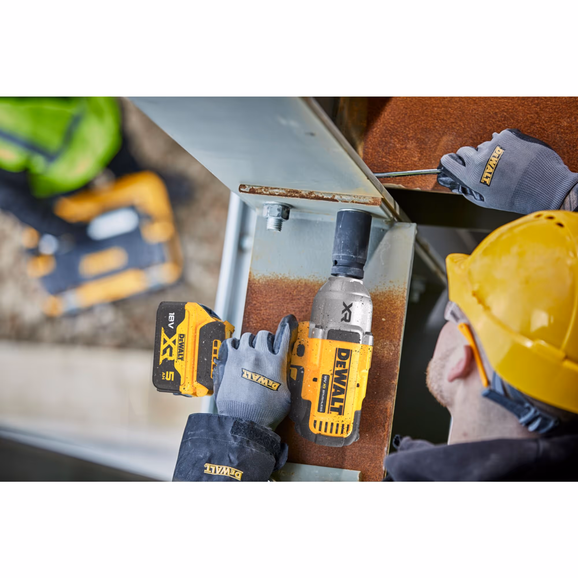 Boulonneuse ½” XR 18V 5Ah Li-Ion Brushless 1396 Nm avec baterrie et chargeur