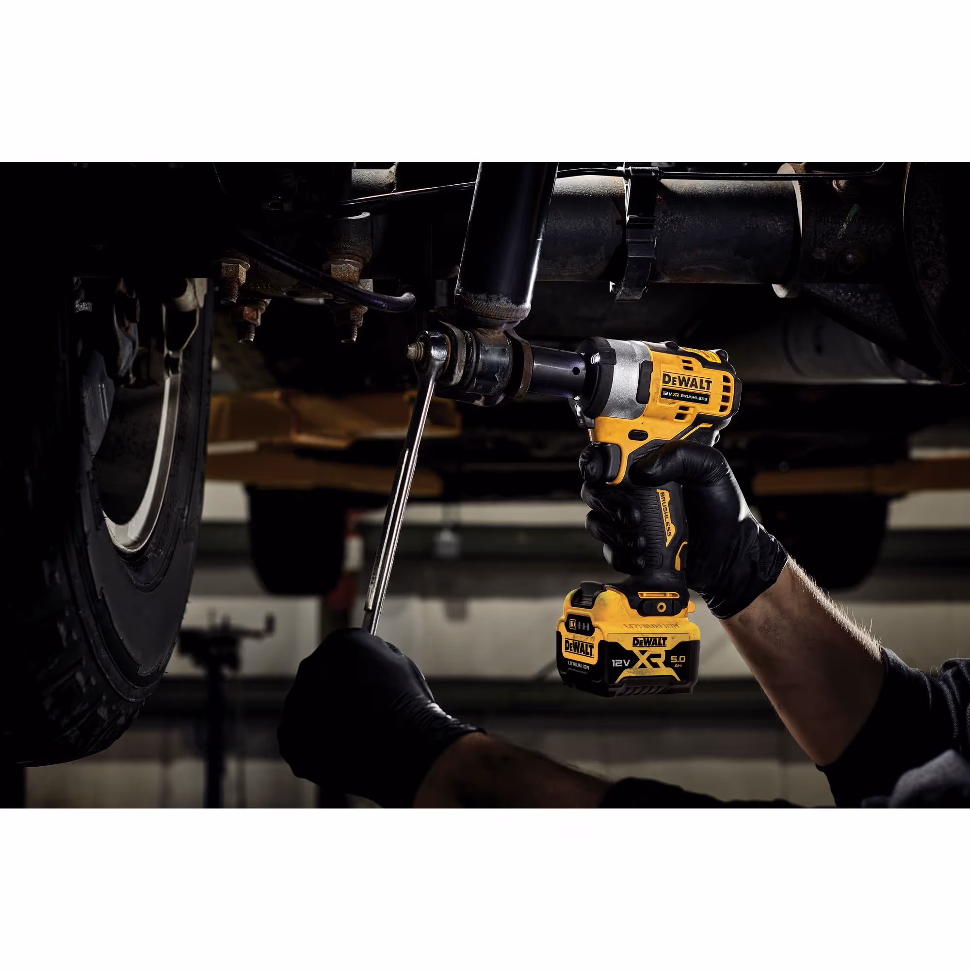 Boulonneuse 3/8" XR 12V 5Ah Li-Ion Brushless - Performances Exceptionnelles avec 339 Nm de Couple - Pack Complet avec Batteries, Chargeur et Coffret TSTAK