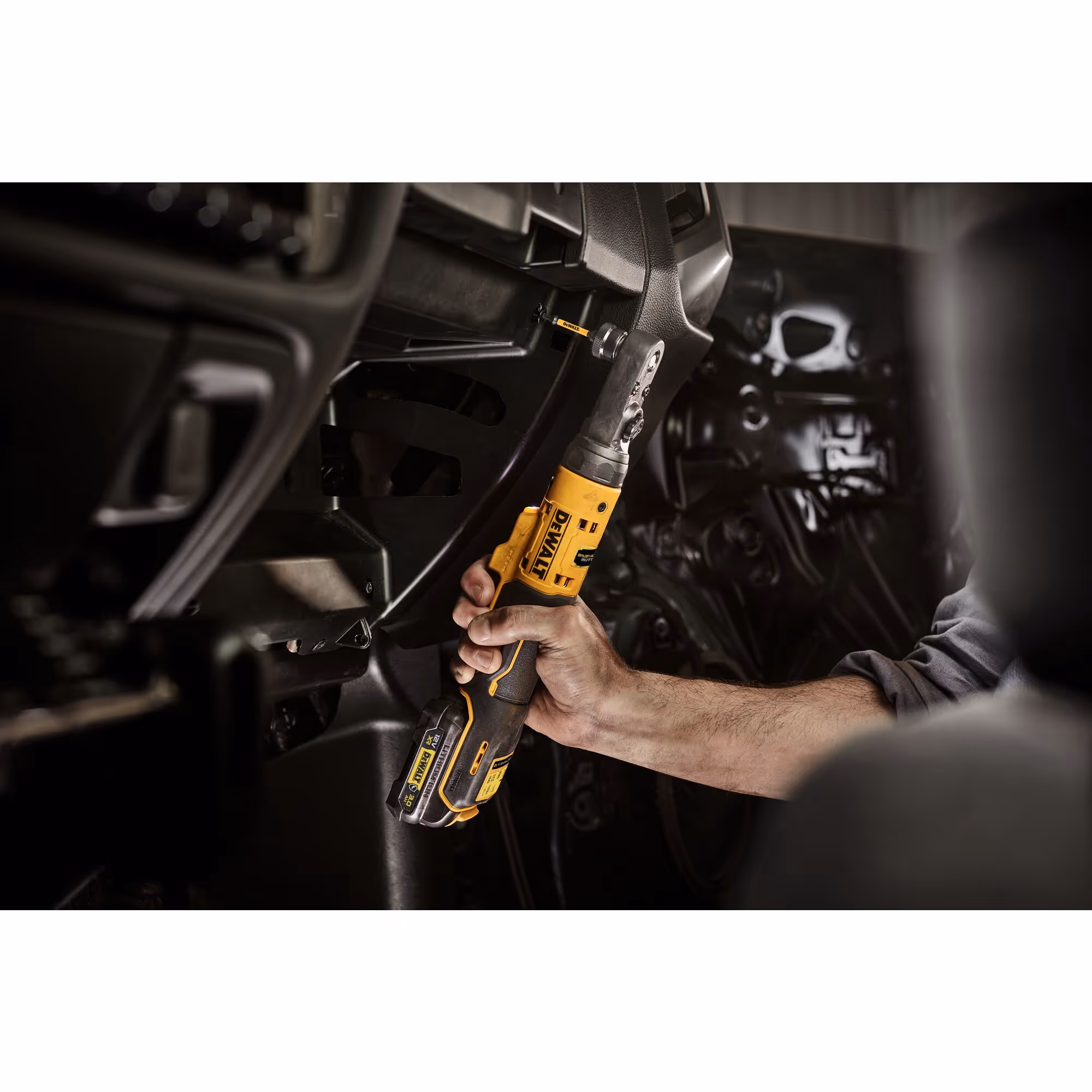 Clé à Cliquet XR 12V Brushless - Couple de 75 Nm, Têtes Interchangeables 1/4", 3/8" et Porte-embout Hexagonal 1/4"