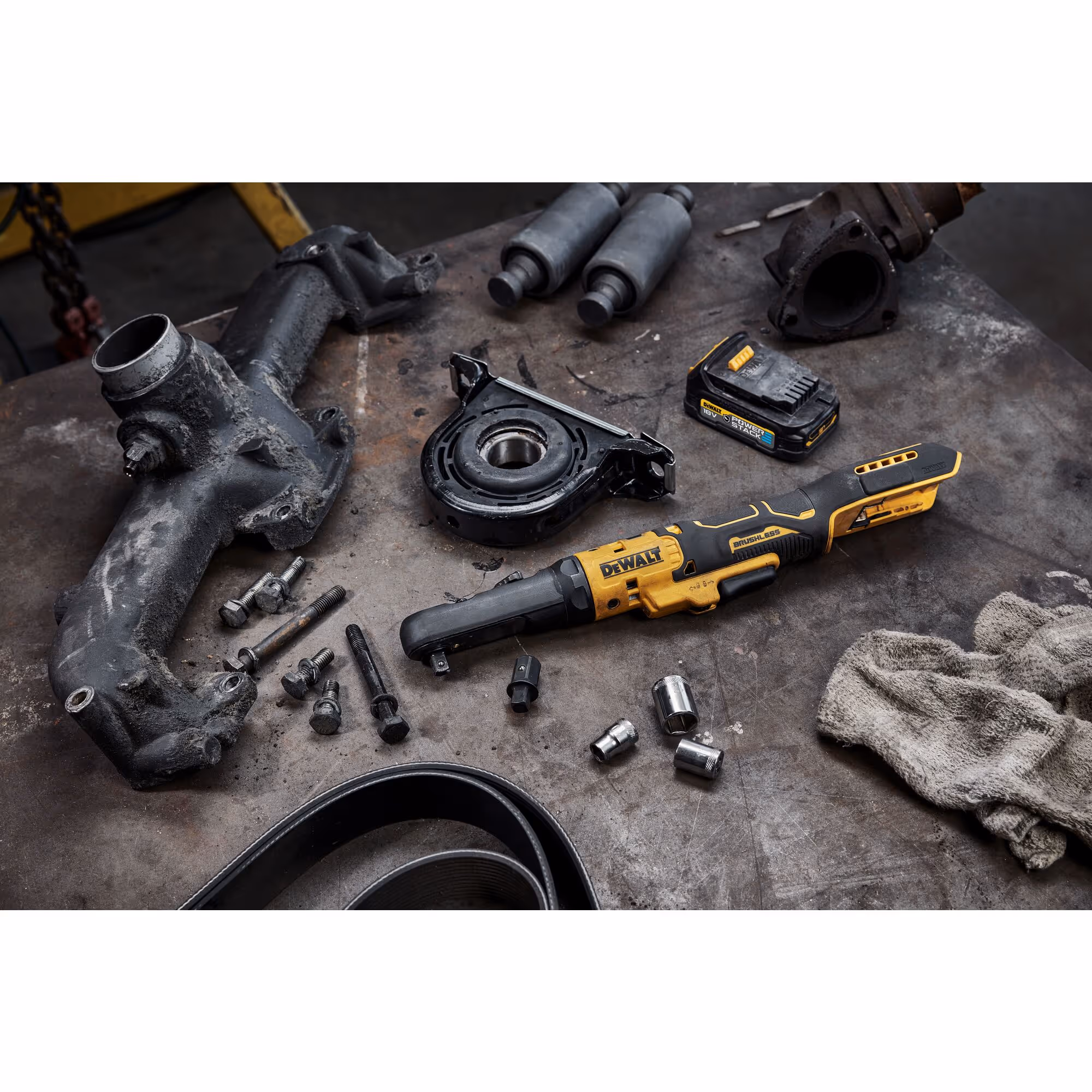Clé à Cliquet XR 18V Brushless - Performances Exceptionnelles avec 102 Nm de Couple, Têtes Interchangeables 3/8" et 1/2"