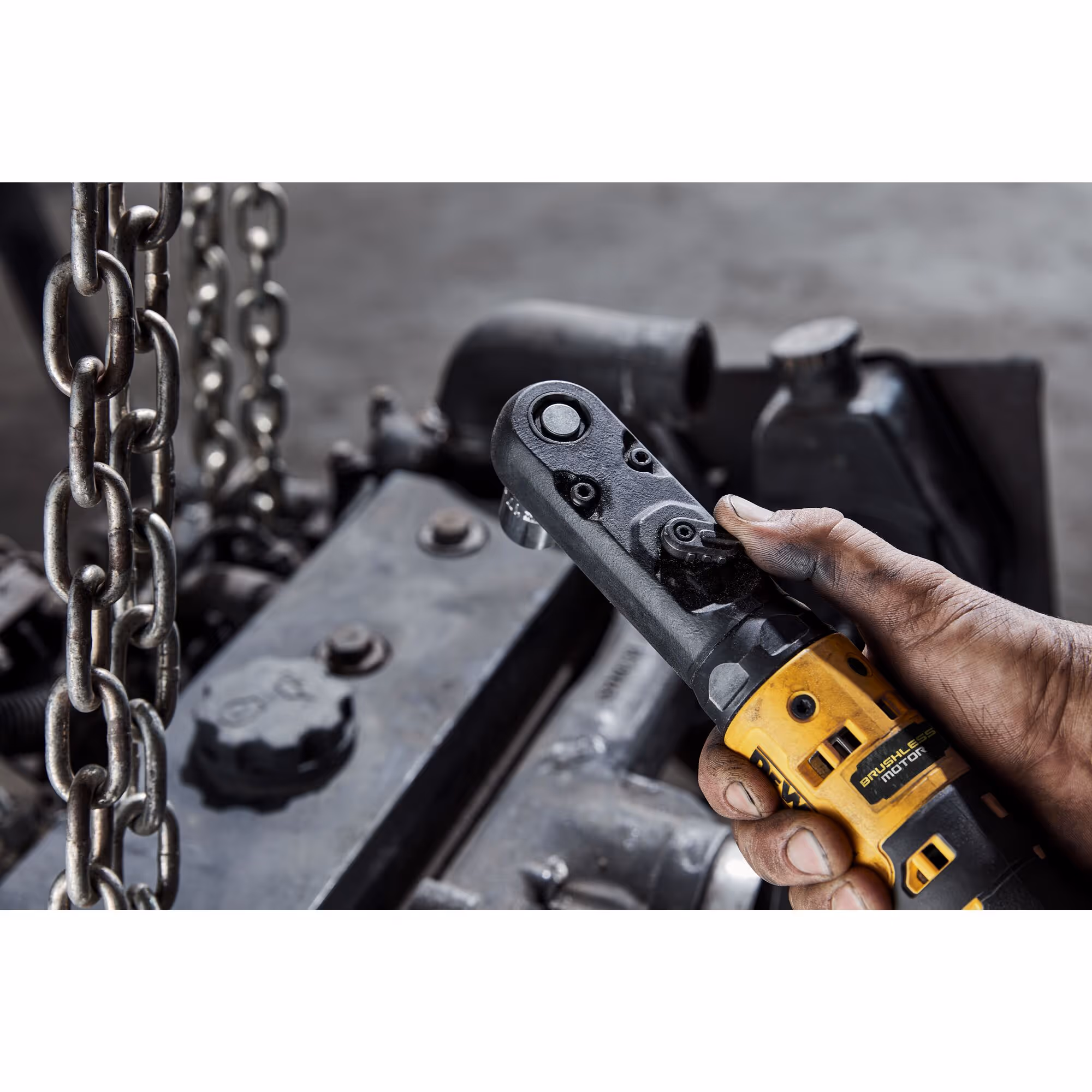 Clé à Cliquet XR 18V Brushless - Performances Exceptionnelles avec 102 Nm de Couple, Têtes Interchangeables 3/8" et 1/2"