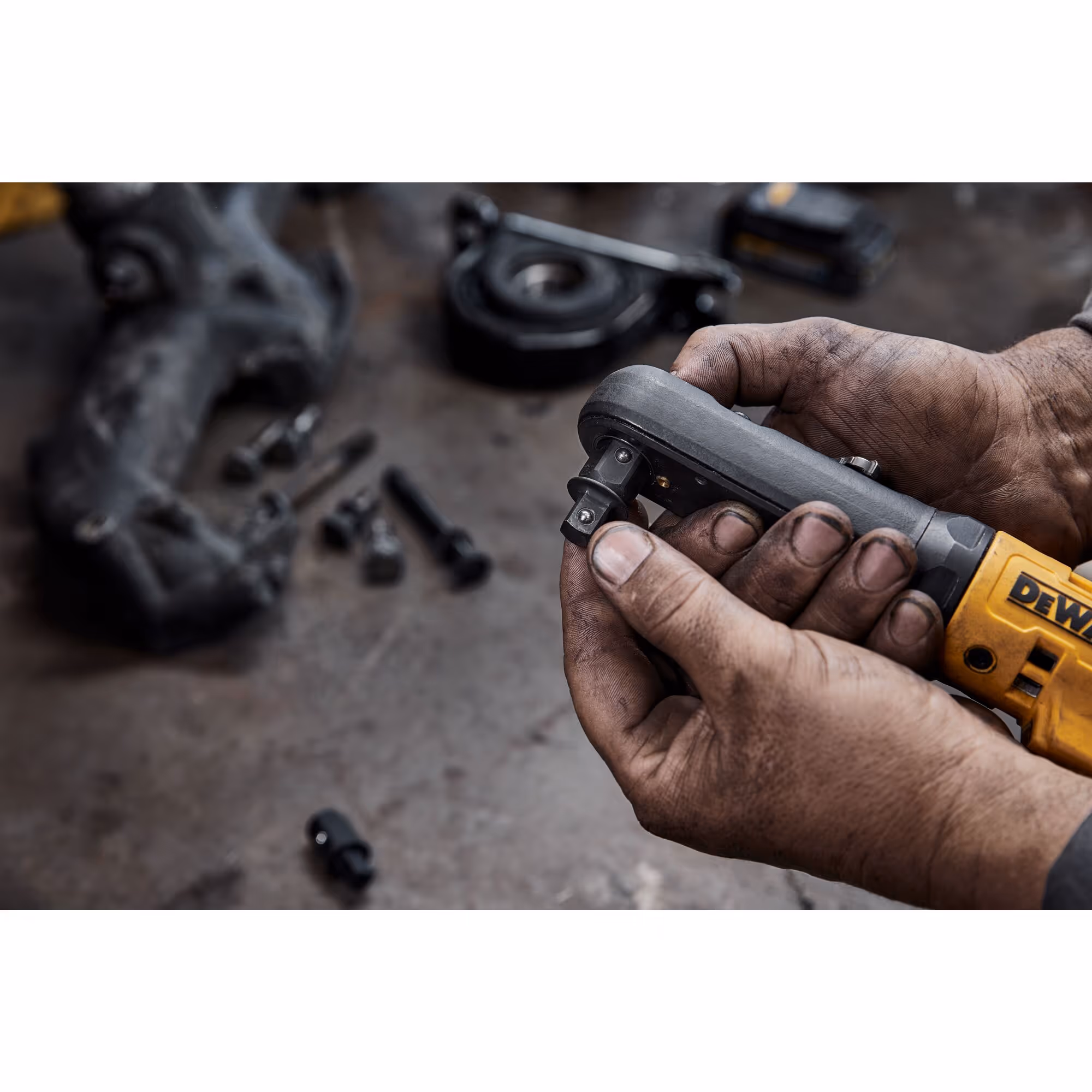 Clé à Cliquet XR 18V Brushless - Performances Exceptionnelles avec 102 Nm de Couple, Têtes Interchangeables 3/8" et 1/2"