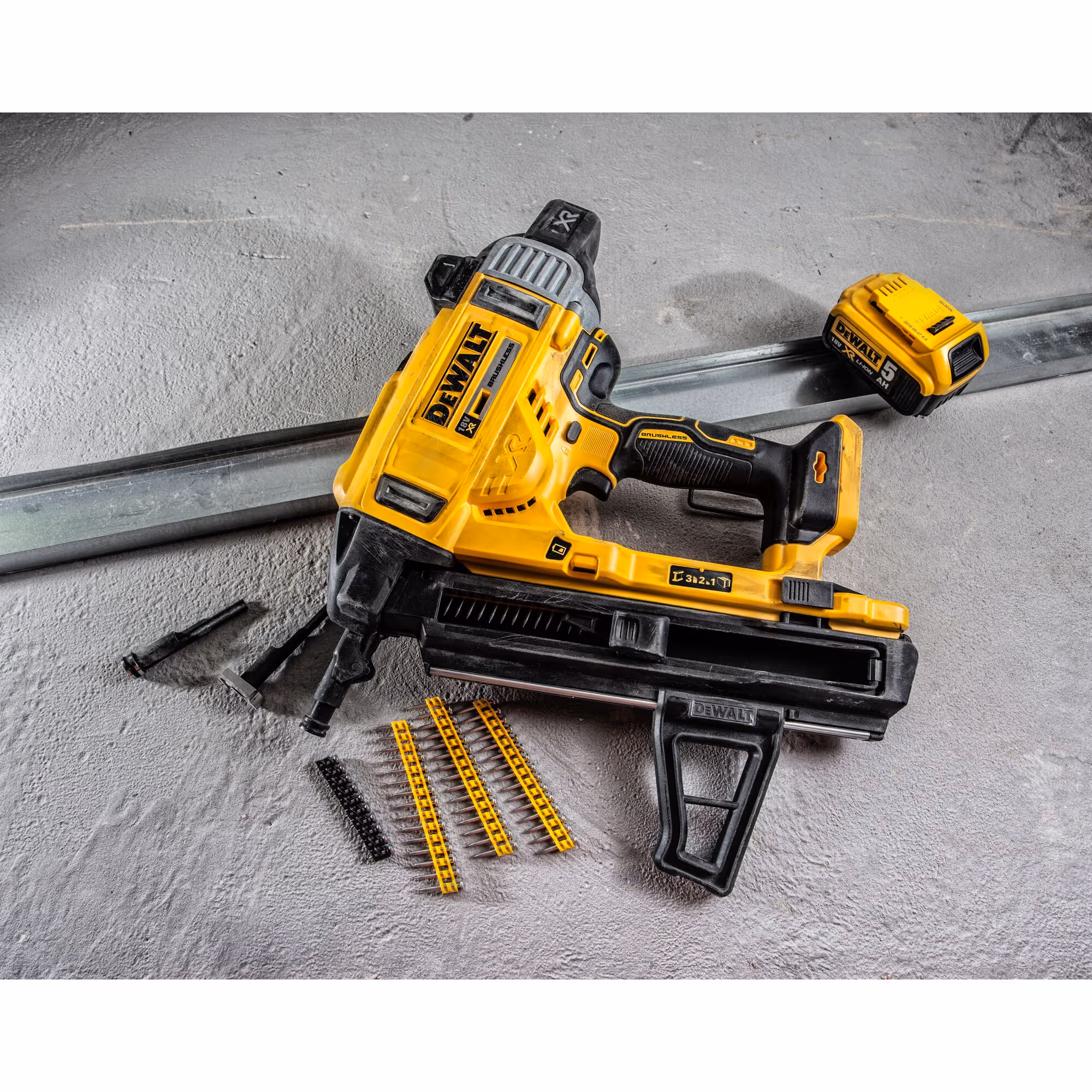 Cloueur béton et acier XR 18V 5Ah Li-Ion Brushless