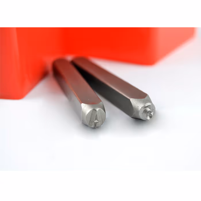 Coffret lettres et numéros a frapper 5mm