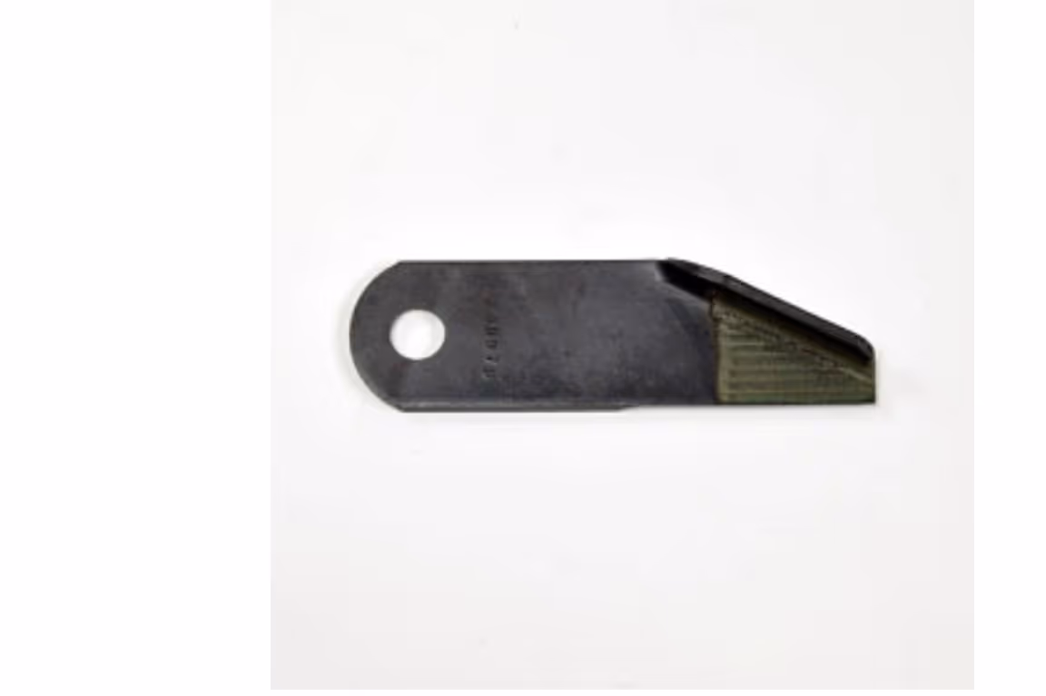 Couteau lisse coudé à gauche broyeur de paille New Holland 87031976