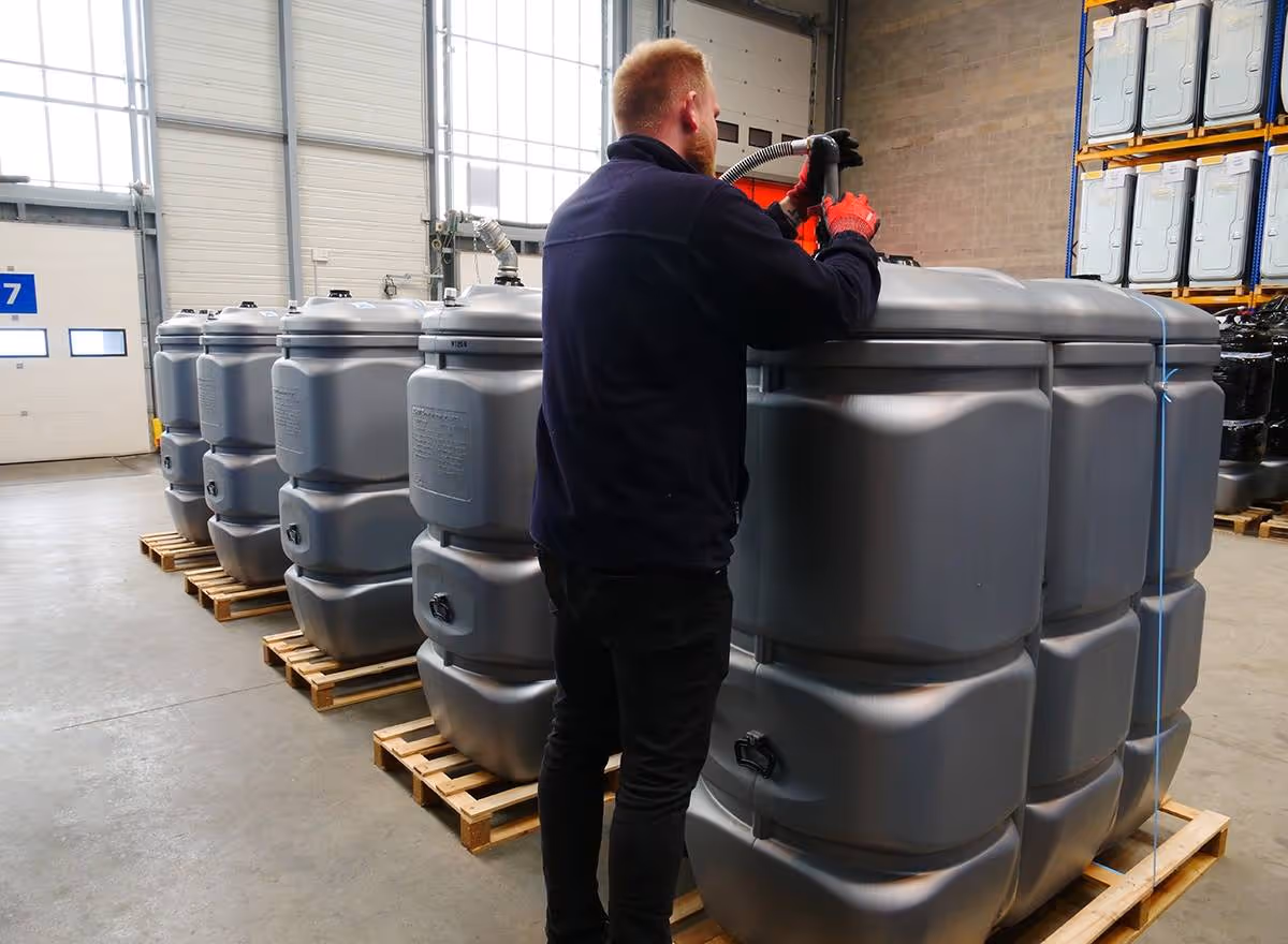 Cuve stockage fuel pehd 1500l pre-equipee