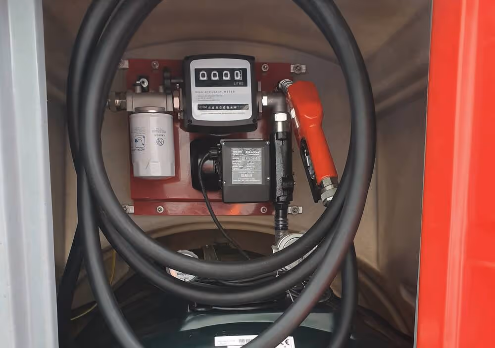 CUVE STOCKAGE FUEL PEHD DP 5000L STATION AVEC FILTRE 230V 60L/MN