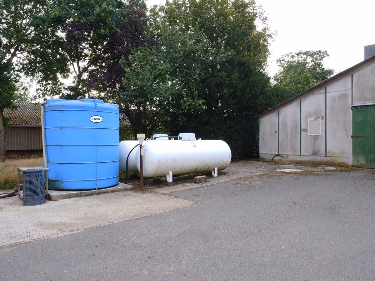 Cuve stockage verticale bleue en pe 10000l