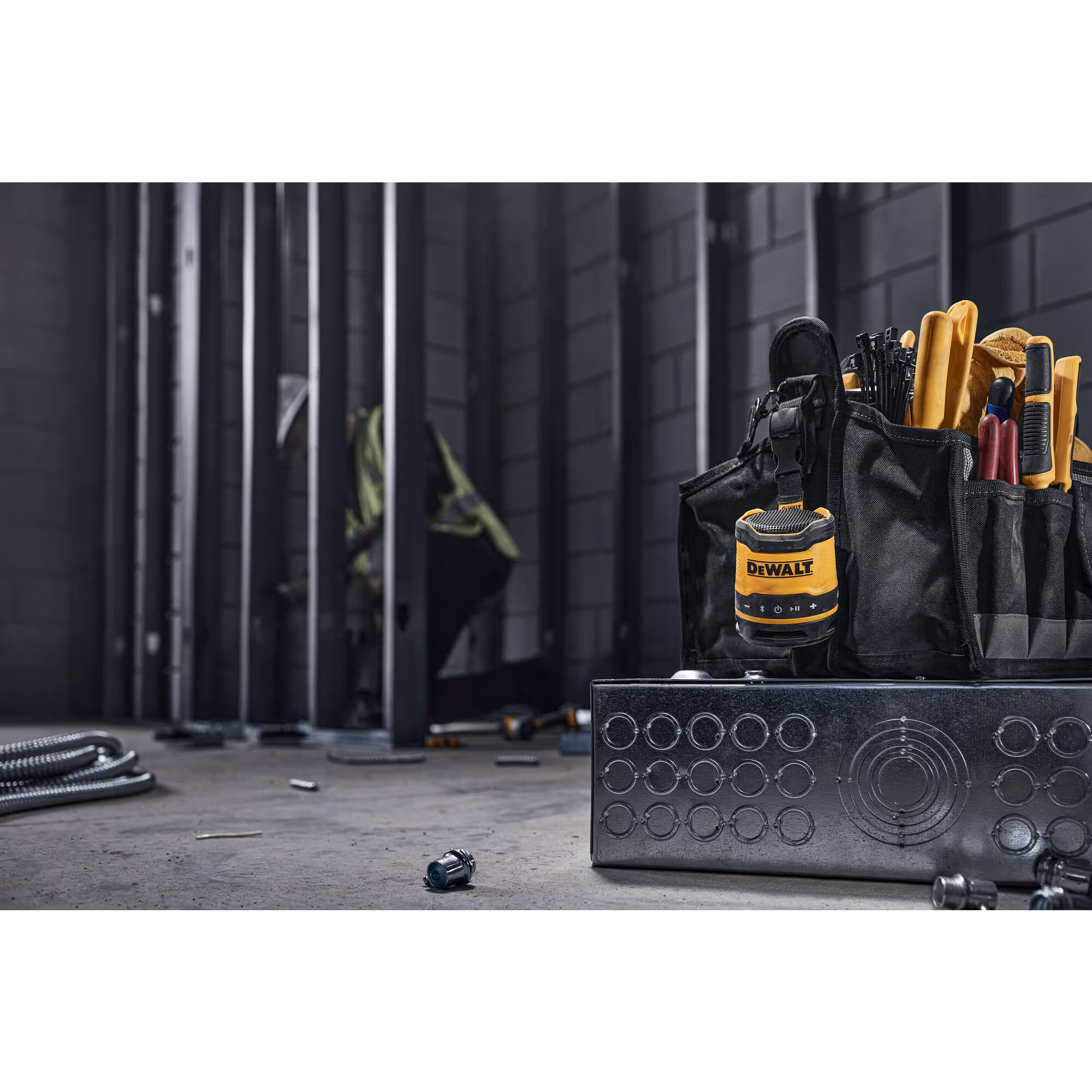 Enceinte Bluetooth USB-C DEWALT DCR009-XJ - Performances Sonores Haut de Gamme et Conception Robuste
