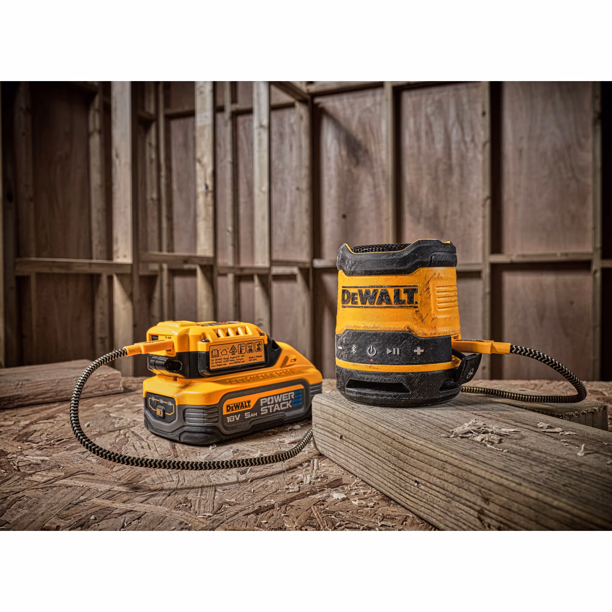 Enceinte Bluetooth USB-C DEWALT DCR009-XJ - Performances Sonores Haut de Gamme et Conception Robuste