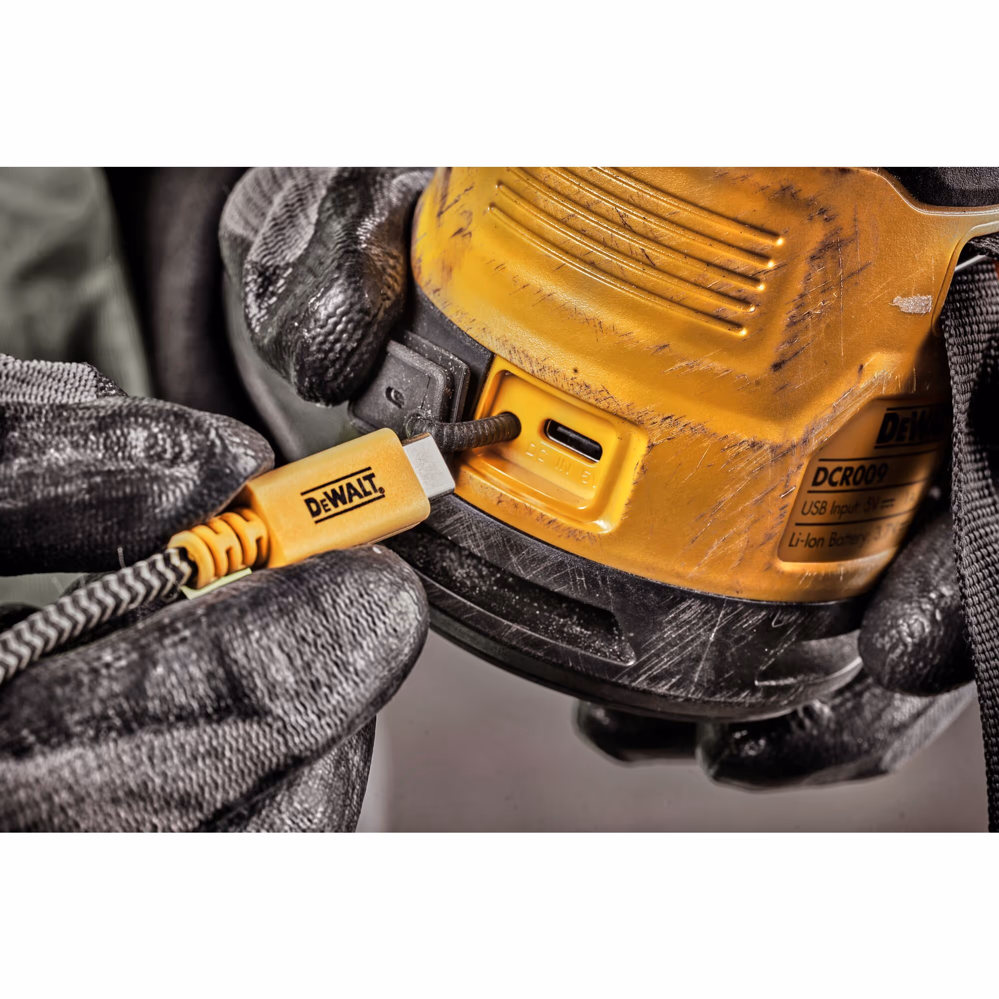 Enceinte Bluetooth USB-C DEWALT DCR009-XJ - Performances Sonores Haut de Gamme et Conception Robuste