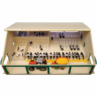 Etable en bois livree vide au 1/32eme