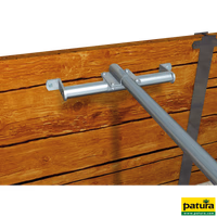 Ferrure réglable pour fixation murale de la barre garrot