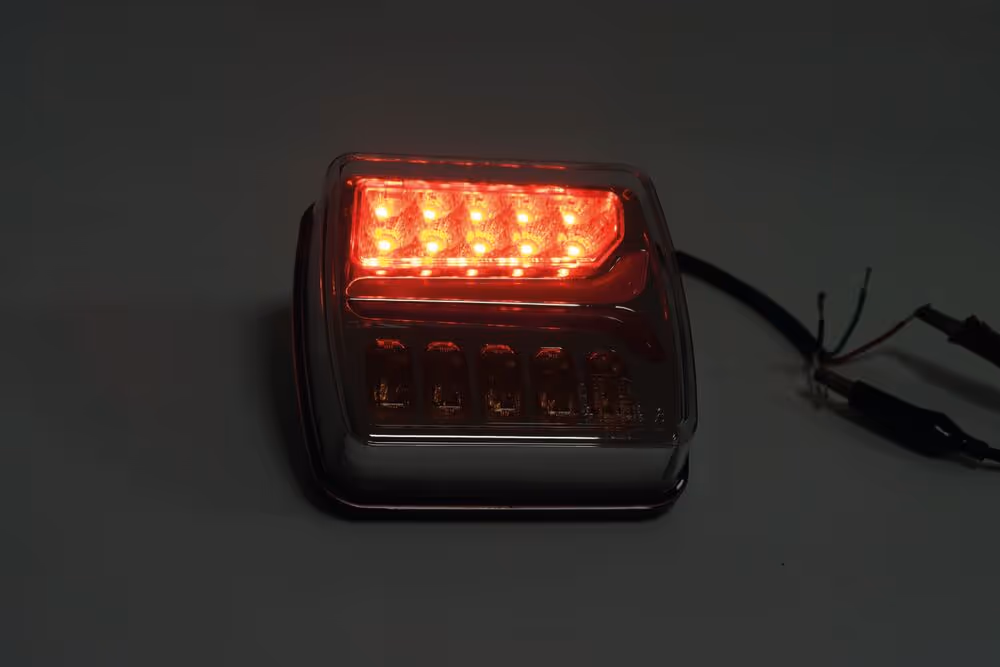 FEU ARRIERE LED 4 FONCTIONS DROIT
