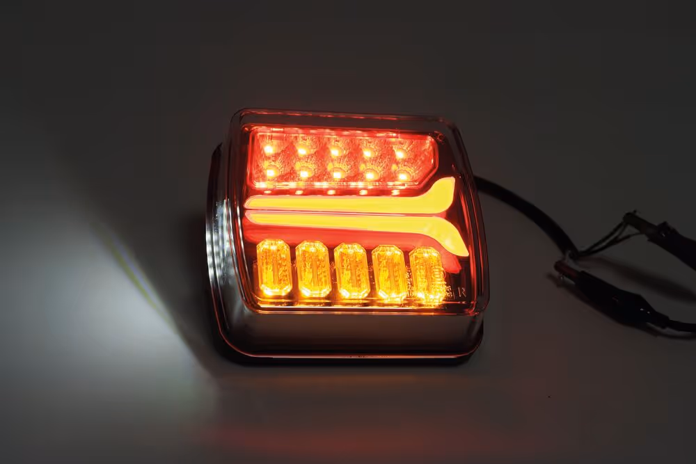 FEU ARRIERE LED 4 FONCTIONS DROIT