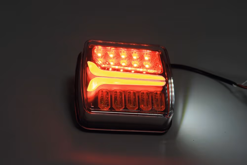 FEU ARRIERE LED 4 FONCTIONS GAUCHE
