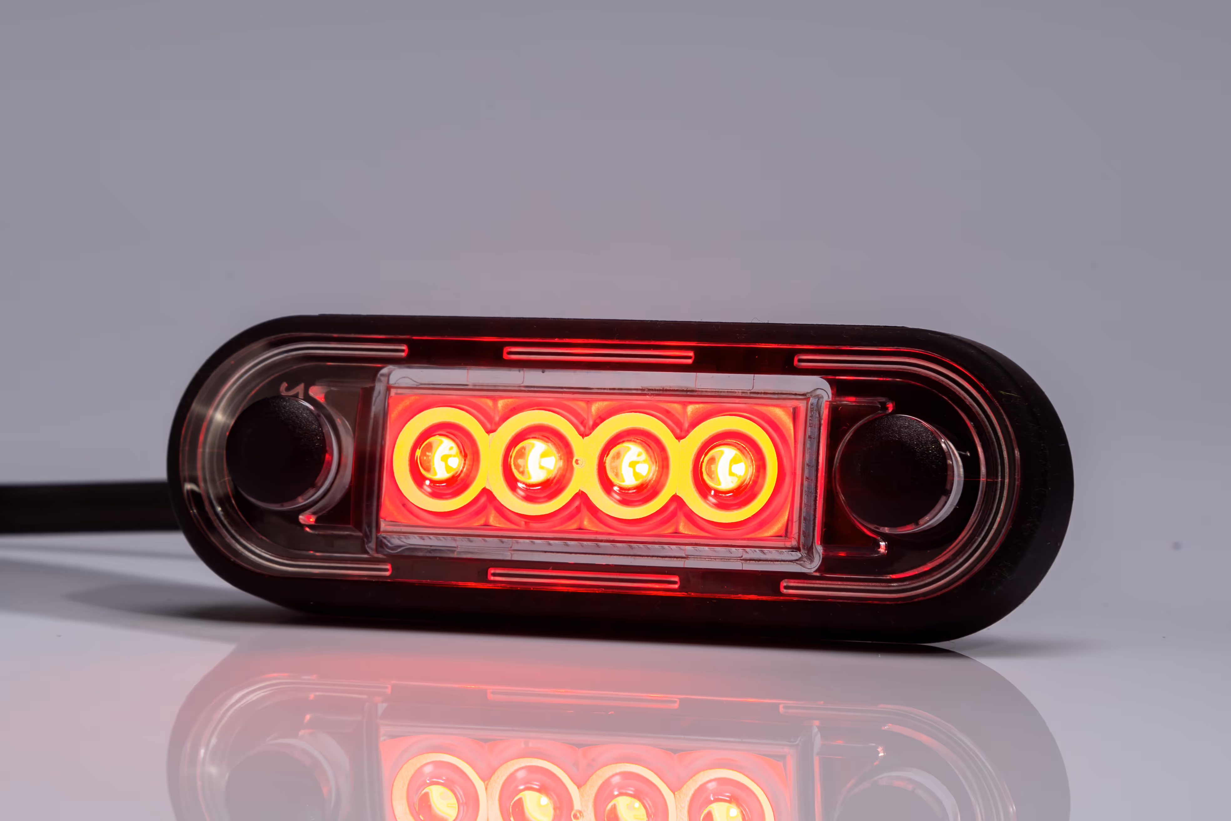 Feu de gabarit  à LED 12-36V, rouge, longueur du câble 0,5m, avec embase noir plate et pour un pare-chocs