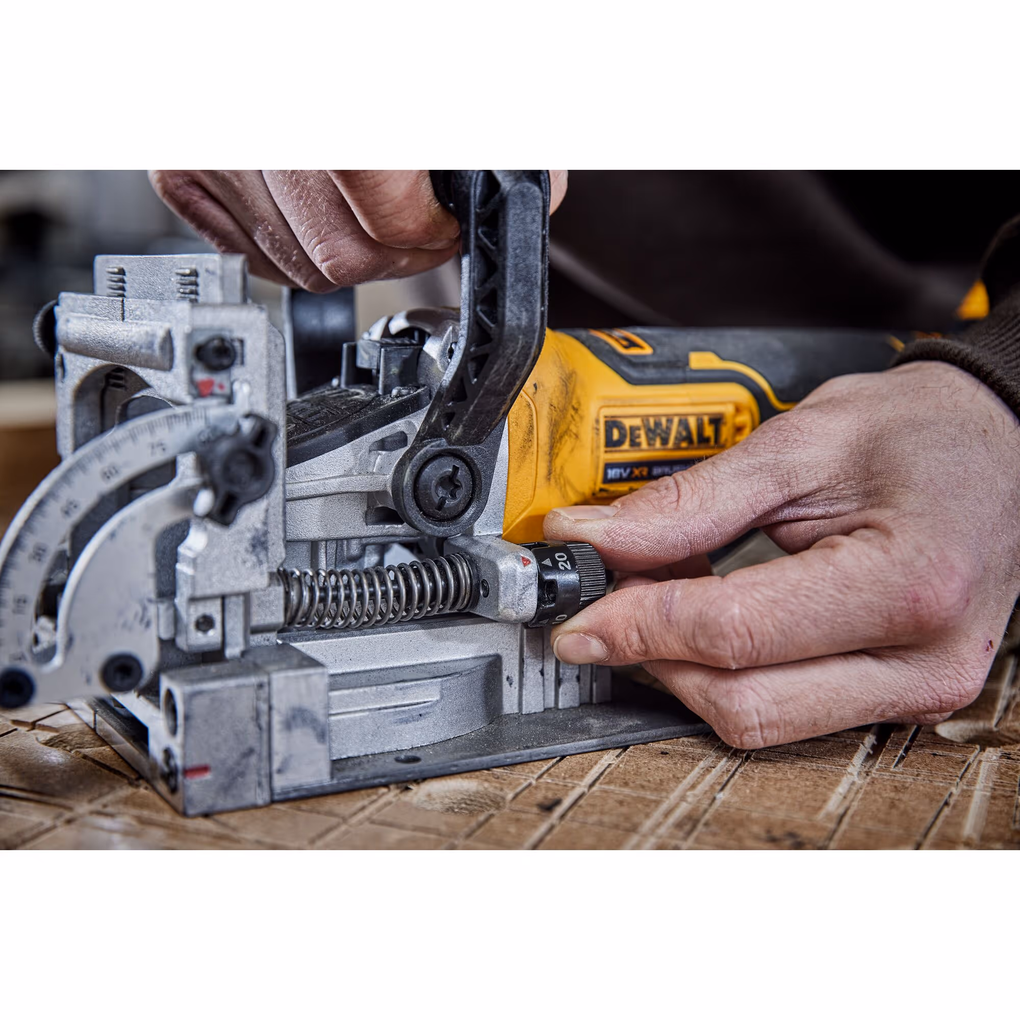 Fraiseuse à lamelles XR 18V 5Ah Li-Ion Brushless avec batteries