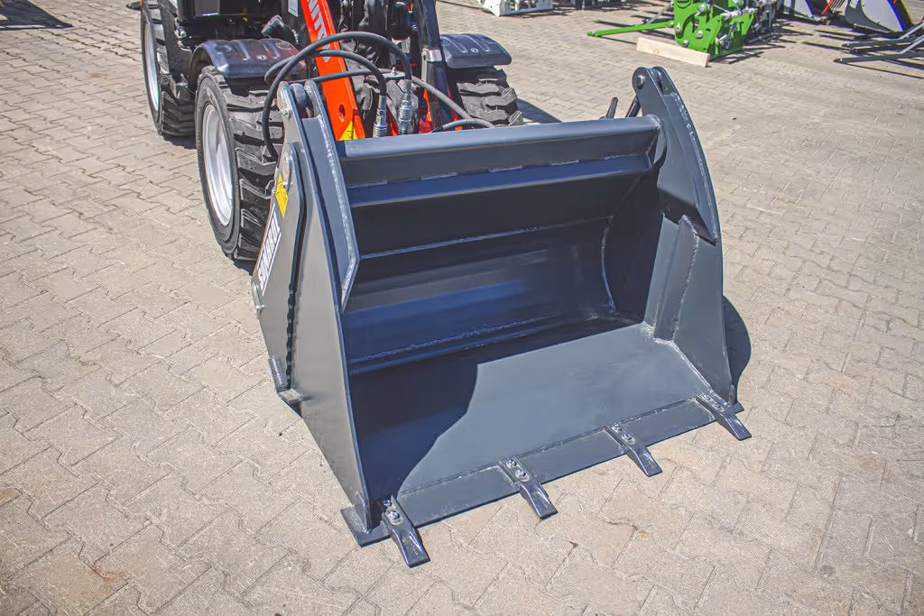 Godet de terrassement 4en 1 L1350mm attache Euro